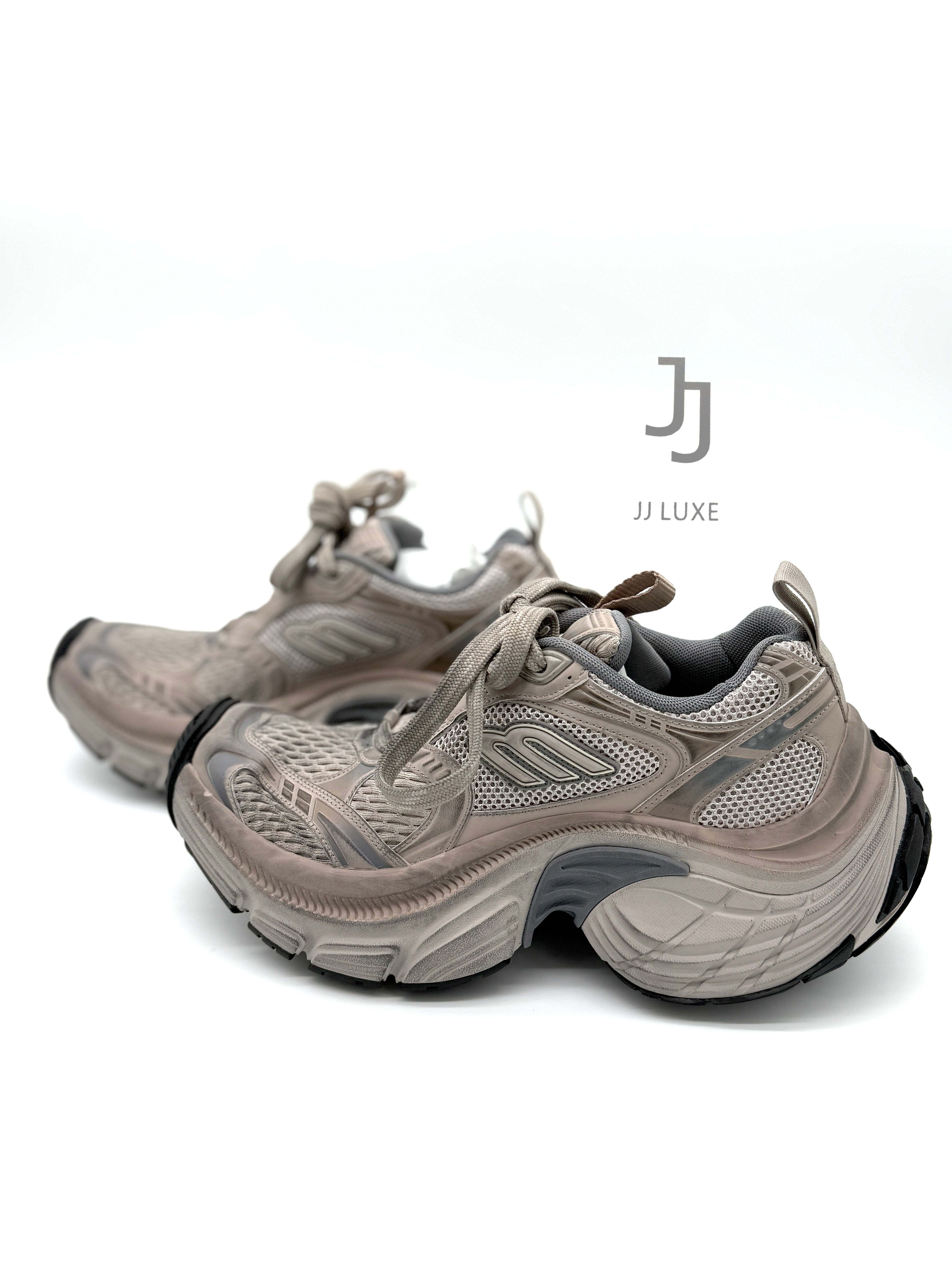 BALENCIAGA MEN'S 6XL TRAINERS IN TAUPE/GREY/BLACK- 100% new