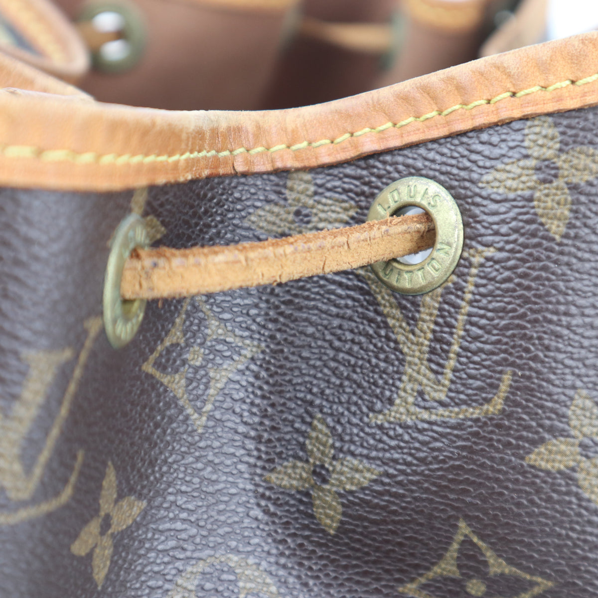 C2600 Louis Vuitton Bucket Bag Monogram Petit Noé bucket bag | Pre-Owned Very Good Brown Monogram Canvas