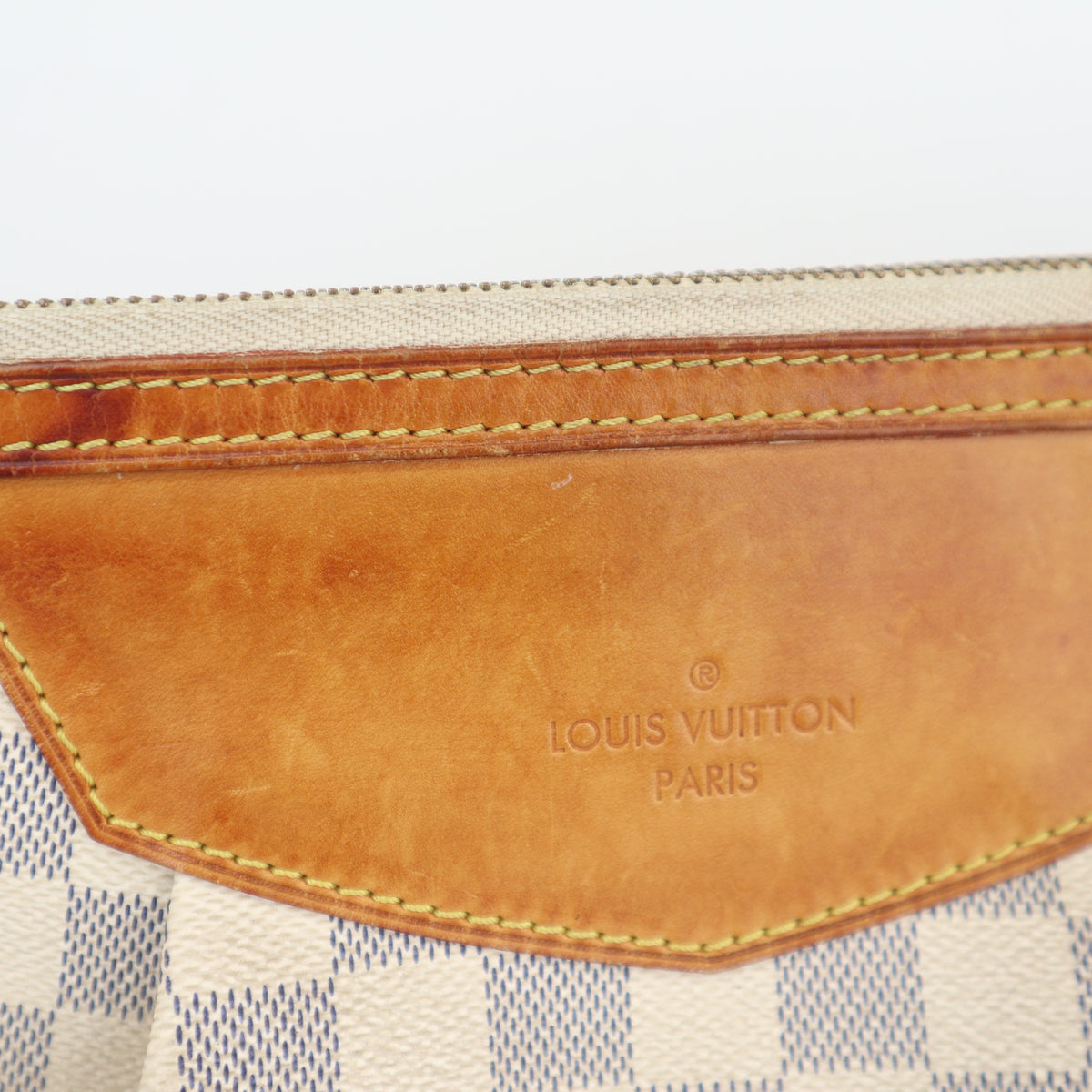 C2602 Louis Vuitton Shoulder Bag Damier Azur Siracusa MM | Pre-Owned Very Good White / Blue Damier Azur Canvas