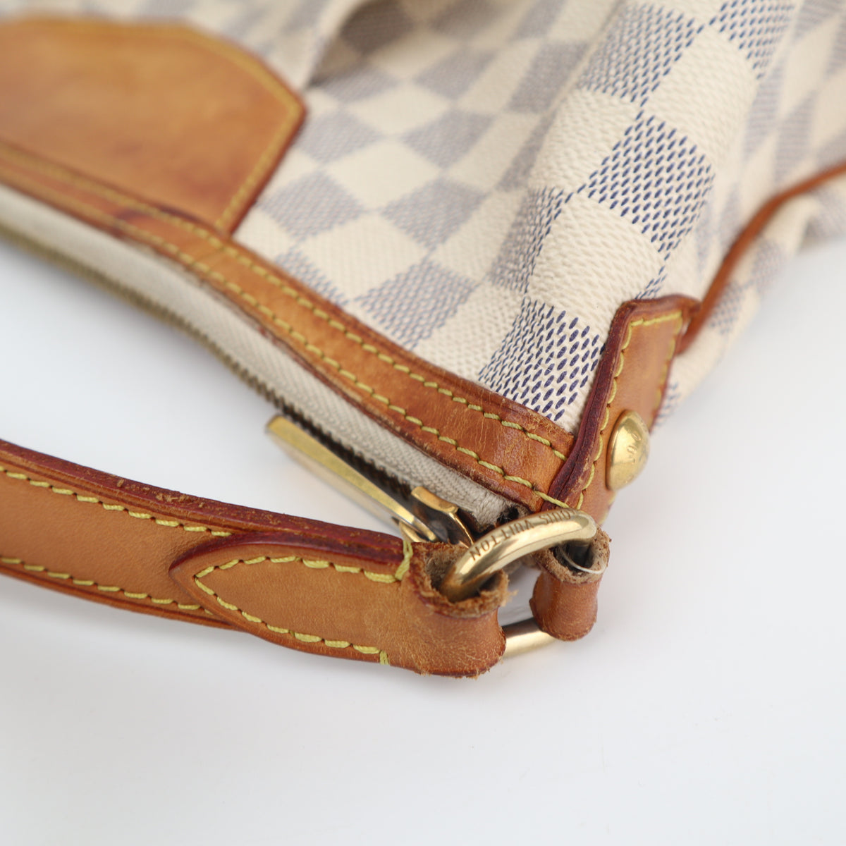 C2602 Louis Vuitton Shoulder Bag Damier Azur Siracusa MM | Pre-Owned Very Good White / Blue Damier Azur Canvas