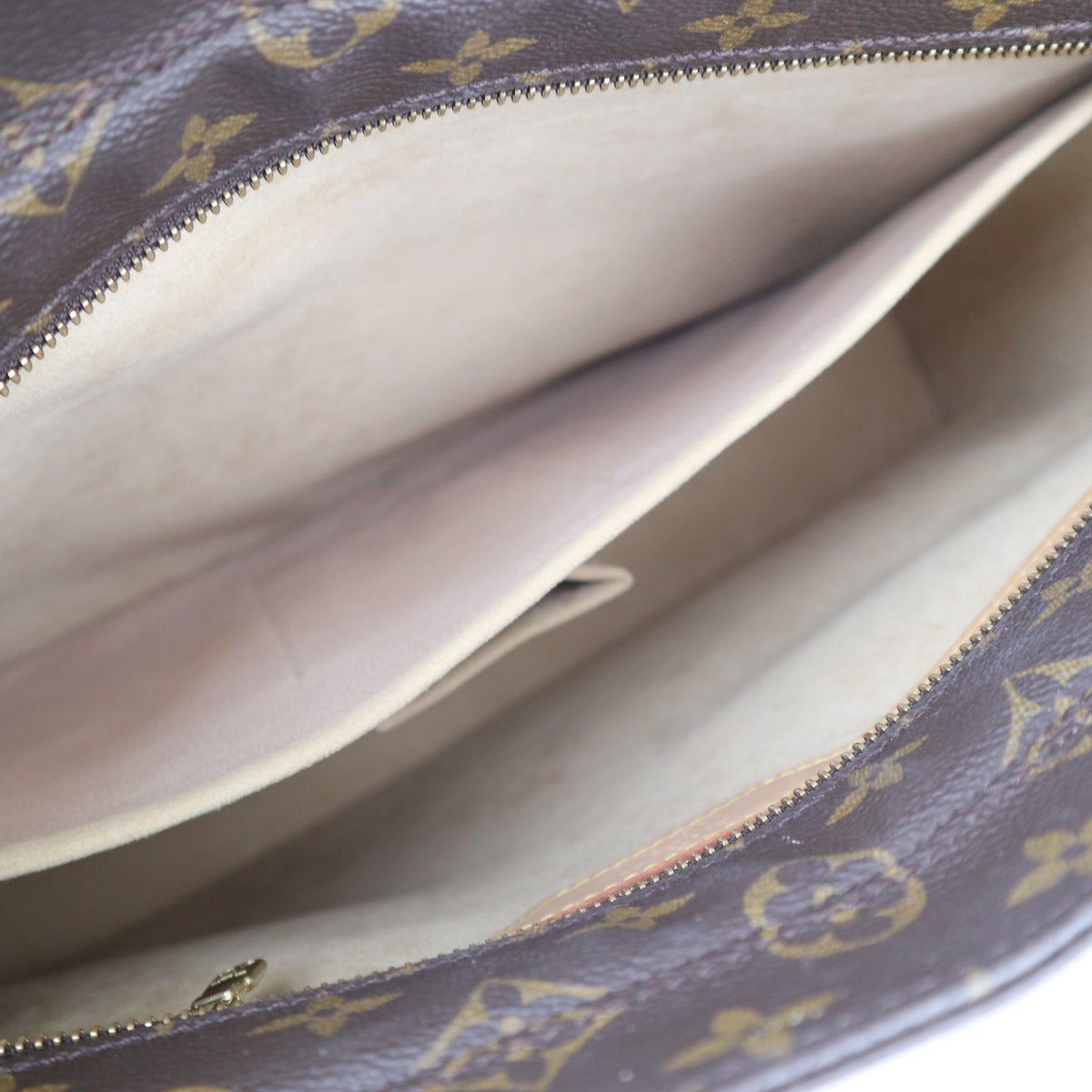 C2603 Louis Vuitton Shoulder Bag Monogram Luco | Pre-Owned Very Good Brown Monogram Canvas