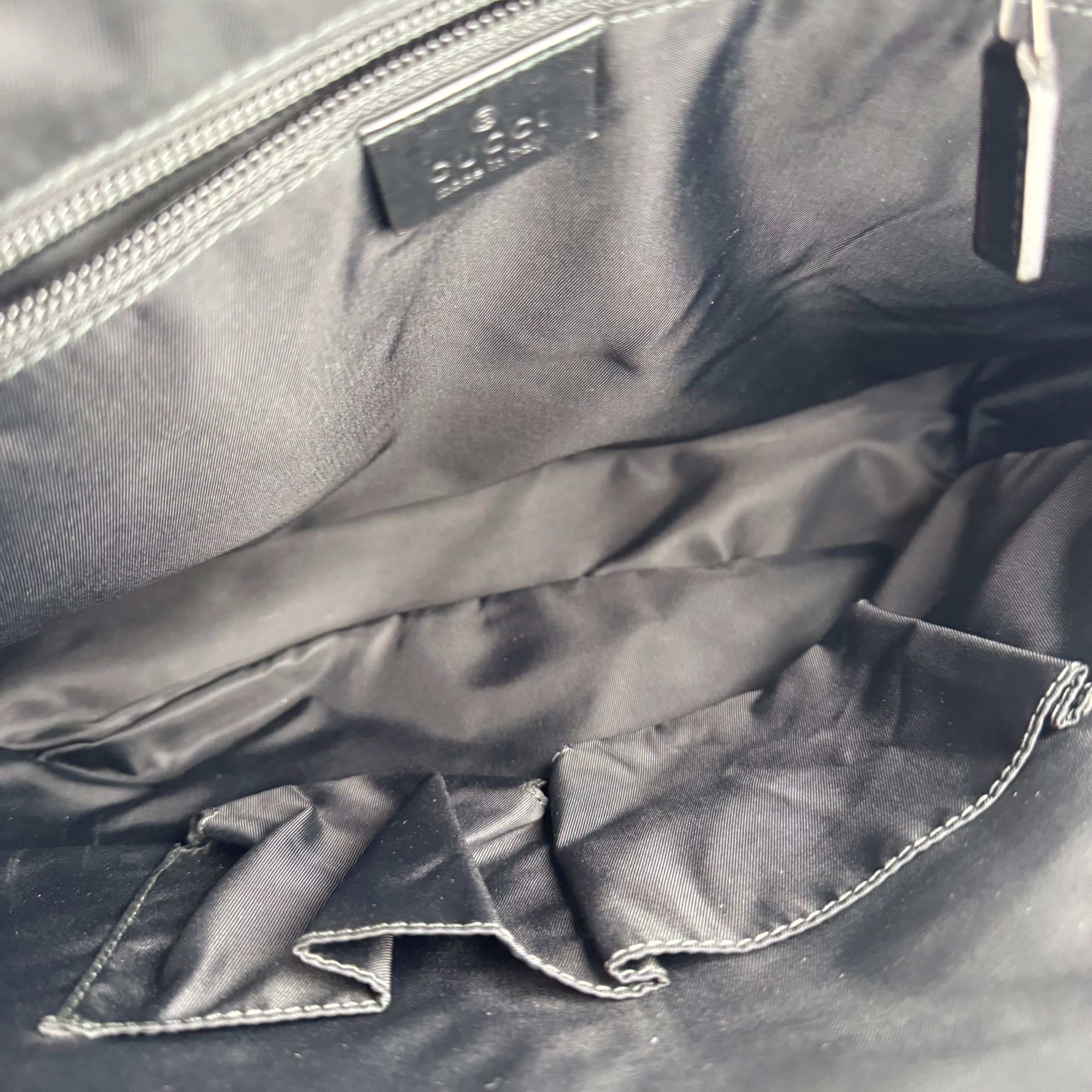 J1084 Gucci Black GG Supreme Coated Canvas Messenger Bag- Pre Owned