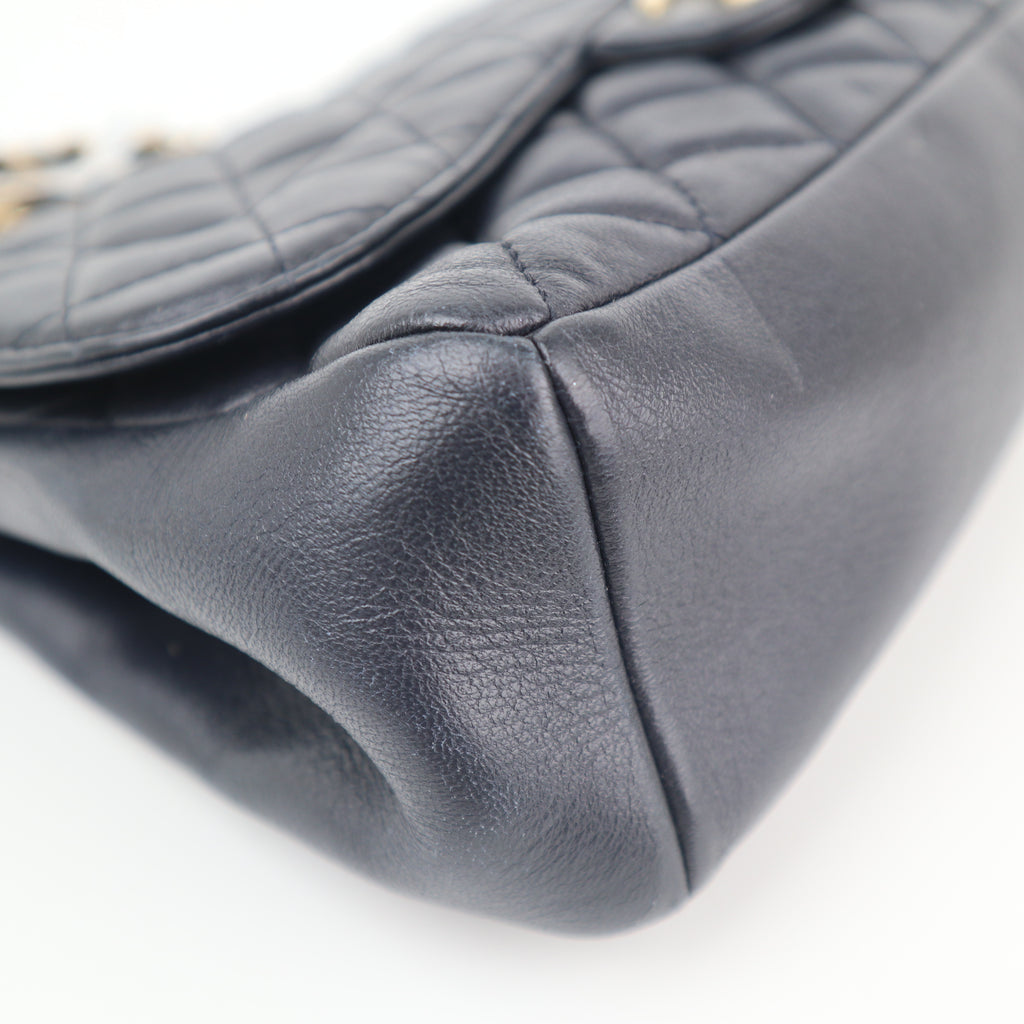 C2604 Chanel Shoulder Bag Mademoiselle Chic Flap Bag Medium | Pre-Owned Very Good