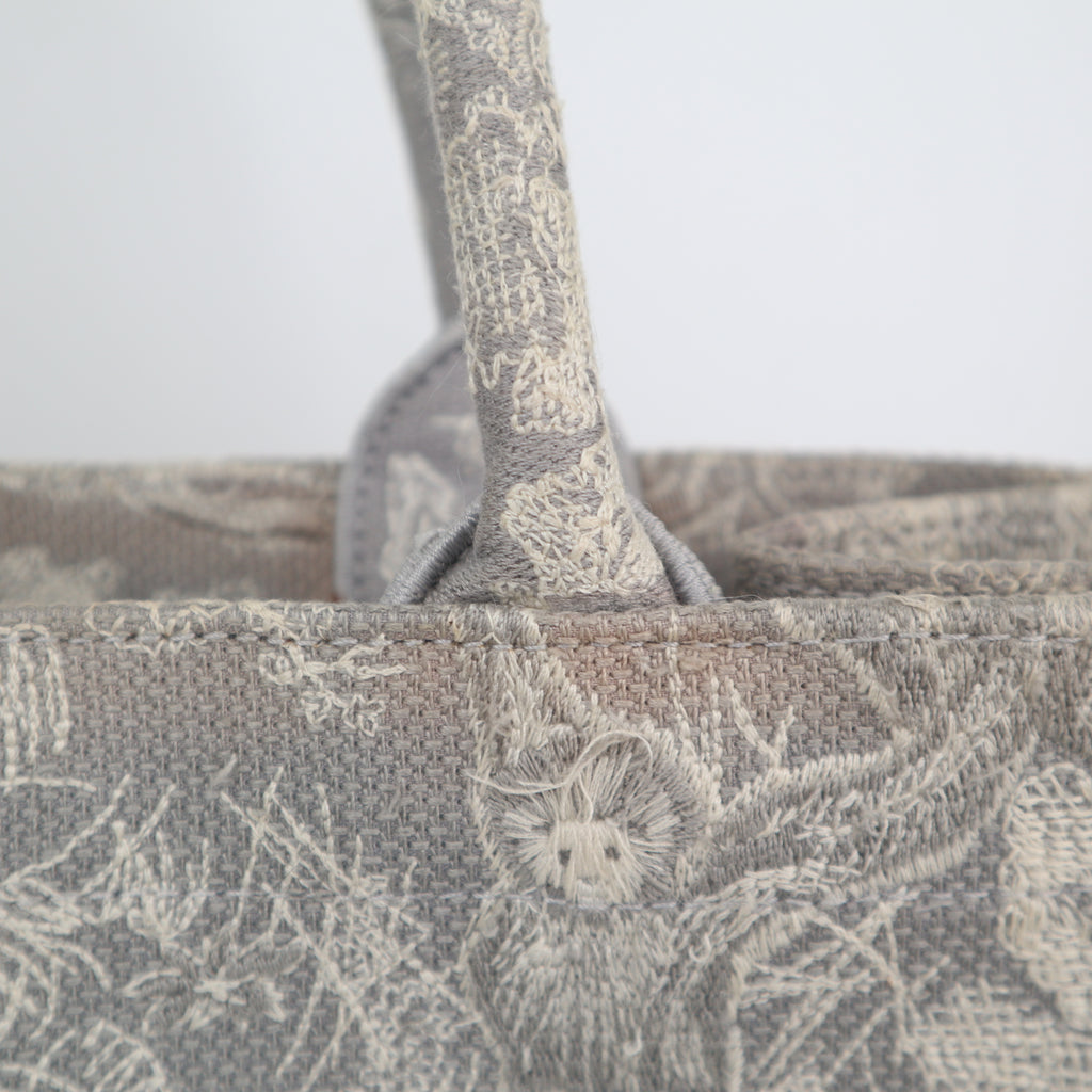 C2607 Christian Dior Tote Bag Book Tote Toile de Jouy Medium | Pre-Owned Very Good Blue / White Toile de Jouy Canvas