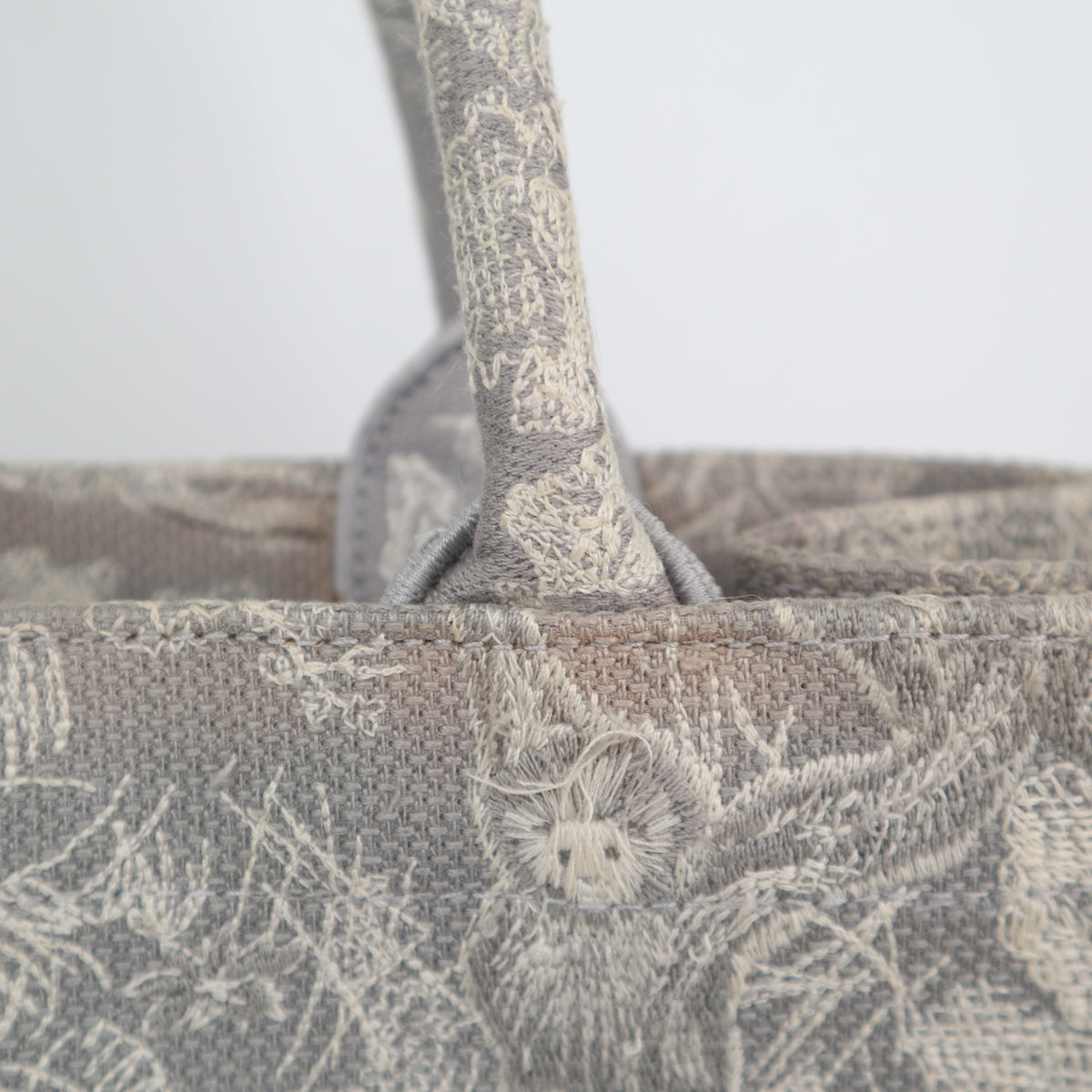 C2607 Christian Dior Tote Bag Book Tote Toile de Jouy Medium | Pre-Owned Very Good Blue / White Toile de Jouy Canvas