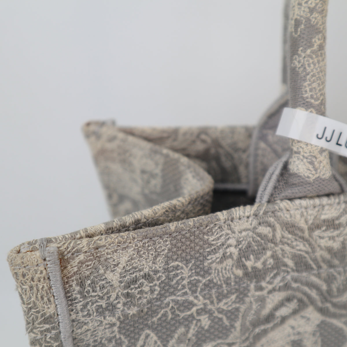 C2607 Christian Dior Tote Bag Book Tote Toile de Jouy Medium | Pre-Owned Very Good Blue / White Toile de Jouy Canvas