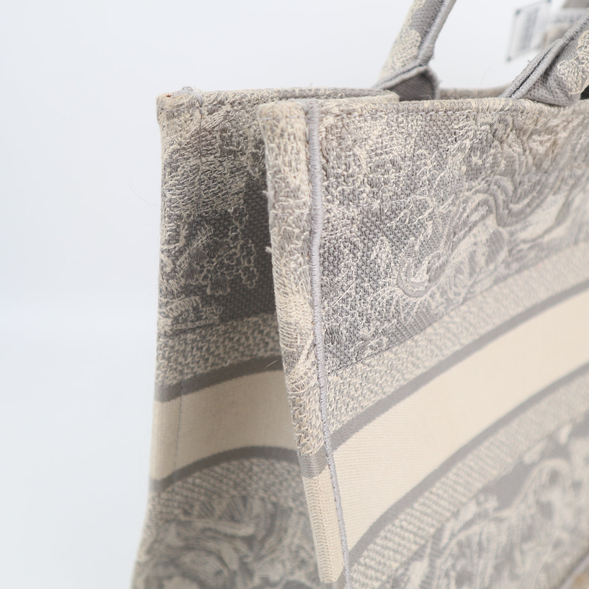 C2607 Christian Dior Tote Bag Book Tote Toile de Jouy Medium | Pre-Owned Very Good Blue / White Toile de Jouy Canvas