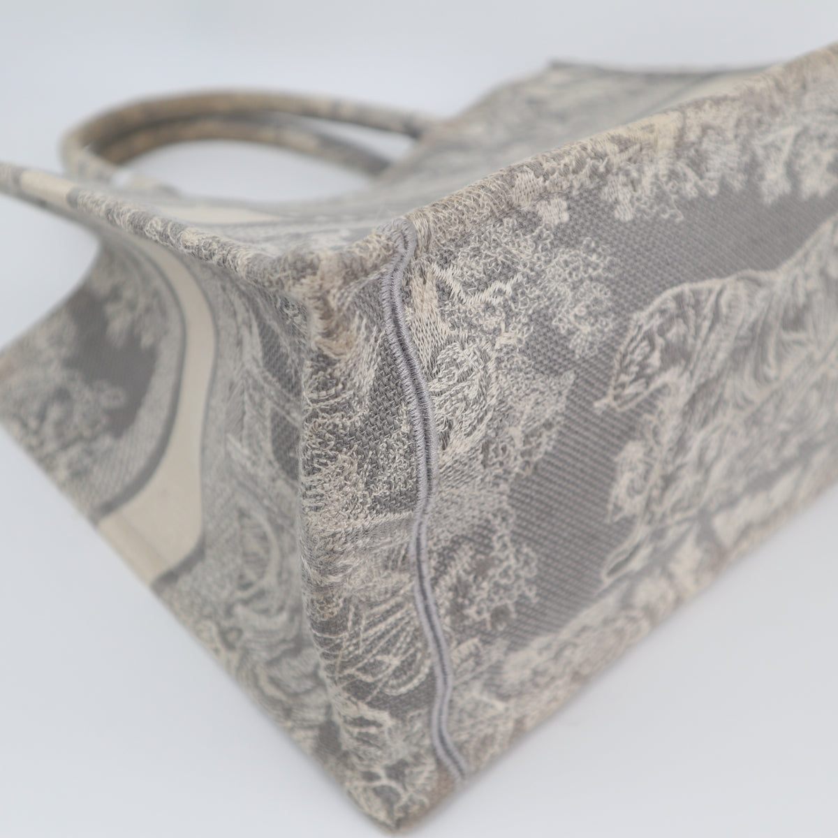 C2607 Christian Dior Tote Bag Book Tote Toile de Jouy Medium | Pre-Owned Very Good Blue / White Toile de Jouy Canvas