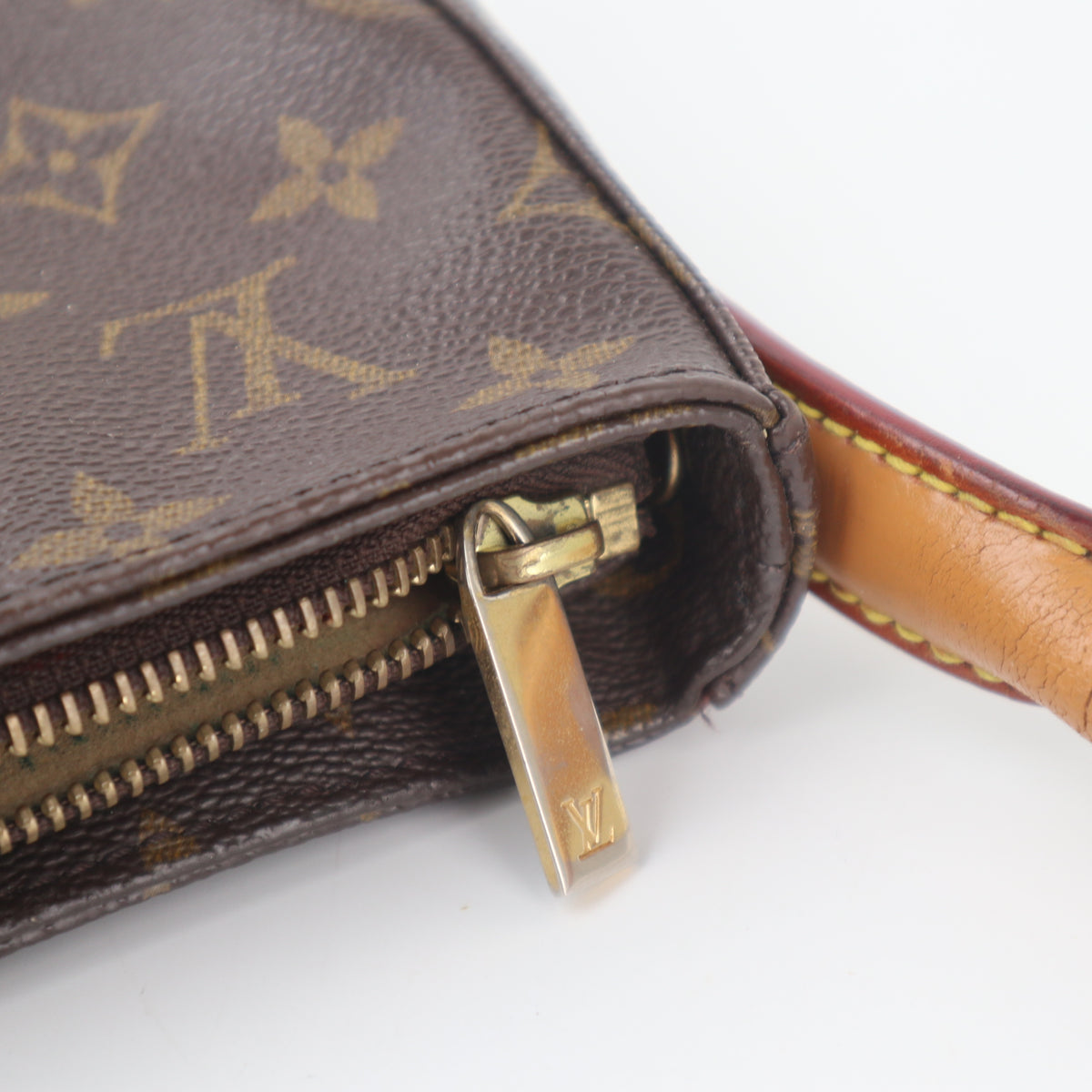 C2617R Louis Vuitton Shoulder Bag Monogram Looping MM | Pre-Owned Very Good Brown Monogram Canvas