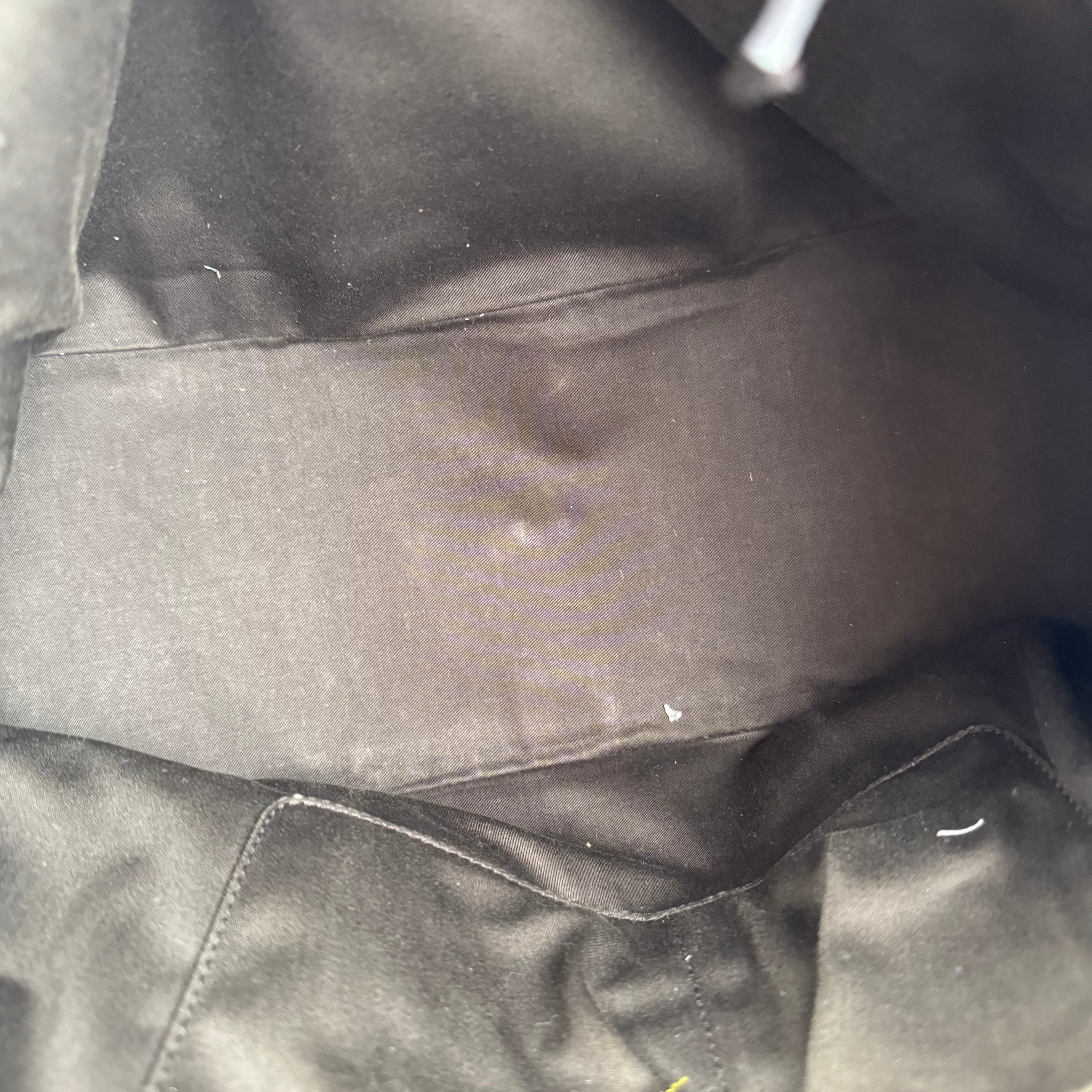 J3528 Saint Laurent Beige Patent Leather Large Muse Bag- Pre Owned