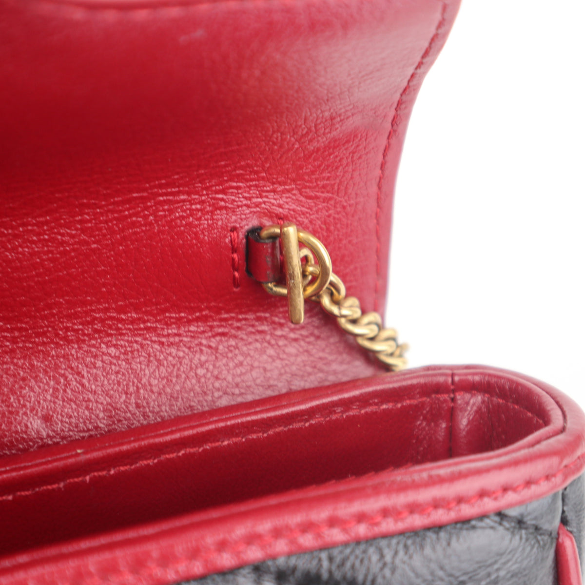 C2636 Gucci Crossbody Bag Black/Red Quilted Leather Marmont Super Mini Torchon Crossbody Bag | Pre-Owned Very Good Black / Red Quilted Leather