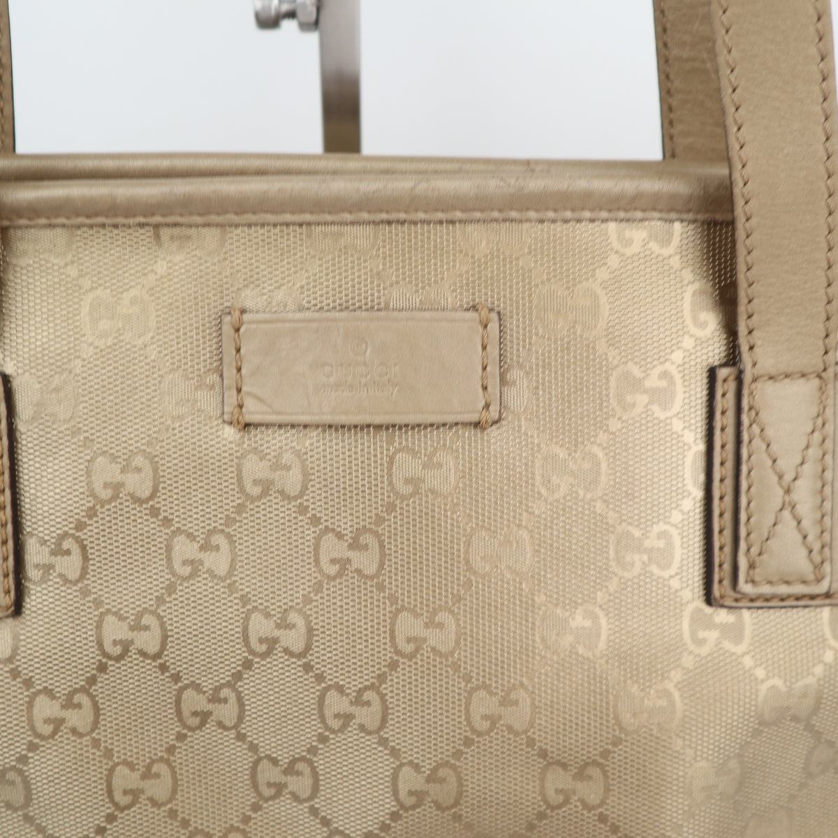 C2661 Gucci Tote Bag GG Imprimé Medium | Pre-Owned Very Good Gold Polyvinyl chloride (PVC) GG Imprimé