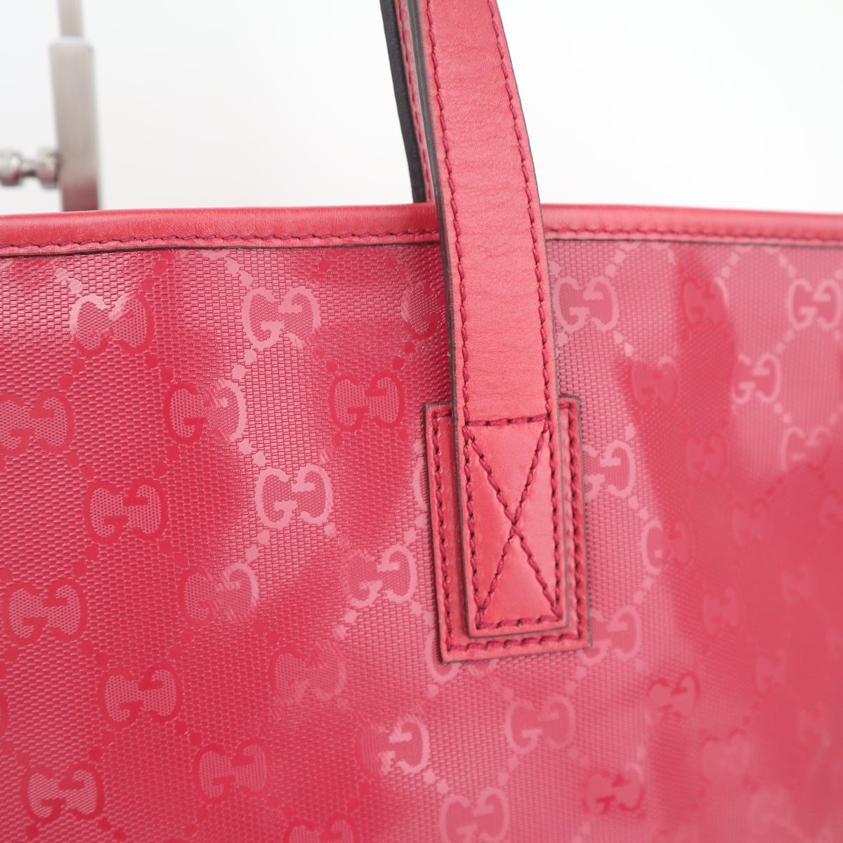C2662 Gucci Tote Bag GG Imprimé Medium | Pre-Owned Excellent Pink Polyvinyl chloride (PVC) GG Imprimé