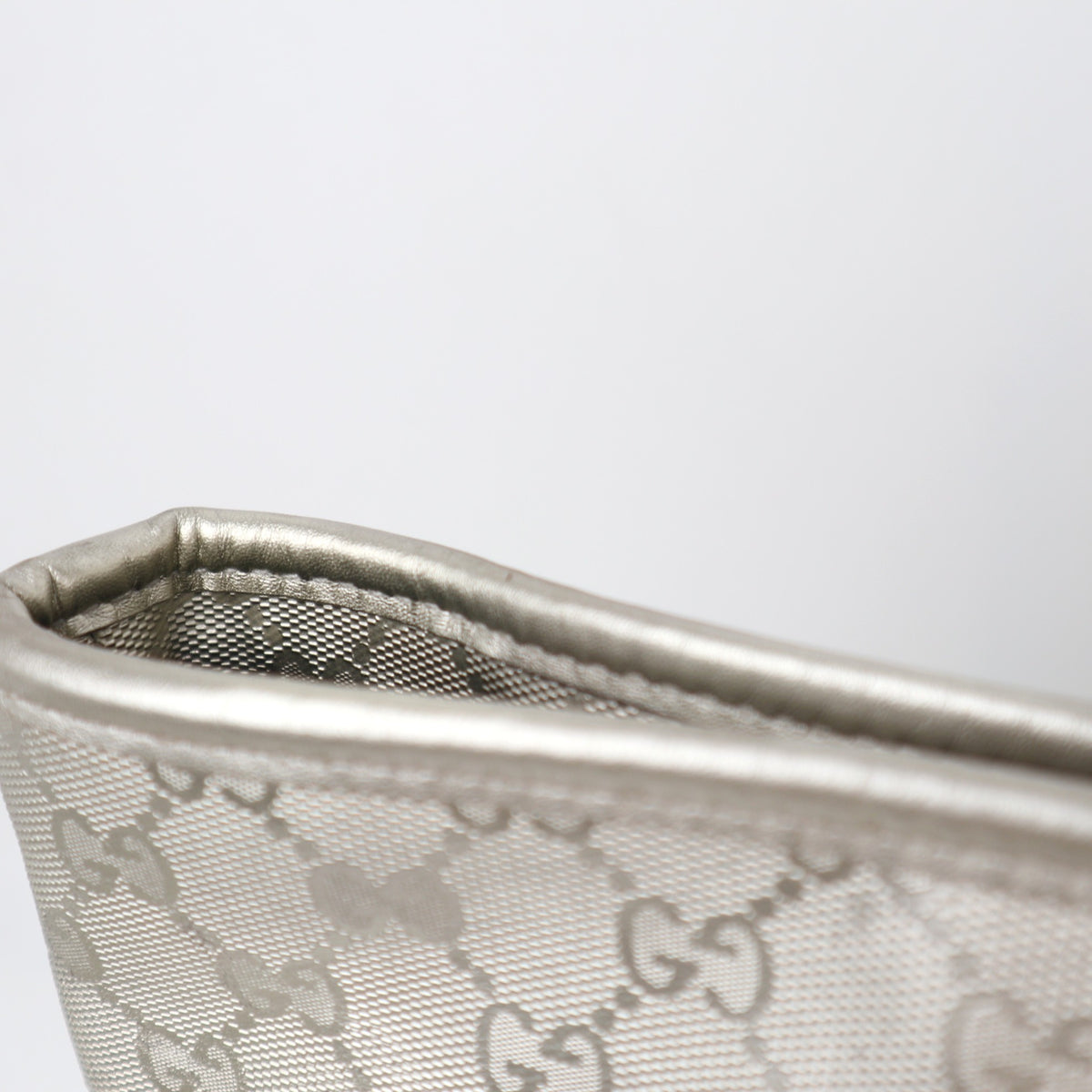 C2666 Gucci Tote Bag GG Imprimé Large | Pre-Owned Excellent Silver Polyvinyl chloride (PVC) GG Imprimé