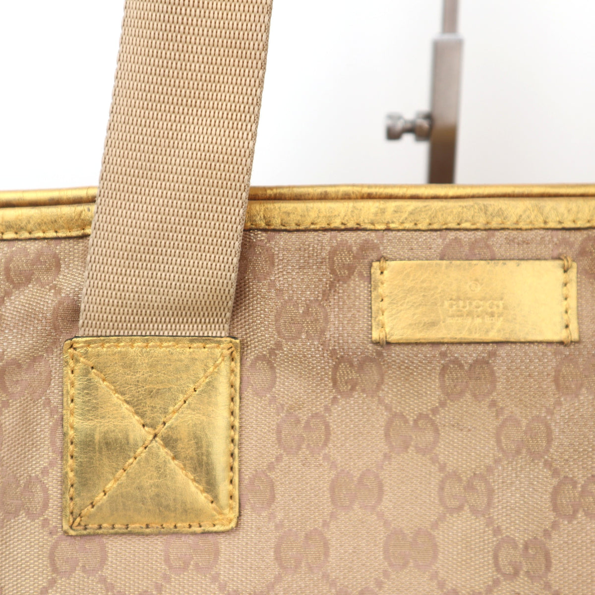 C2670 Gucci Tote Bag GG Canvas | Pre-Owned Very Good Beige / Tan / Gold Canvas GG