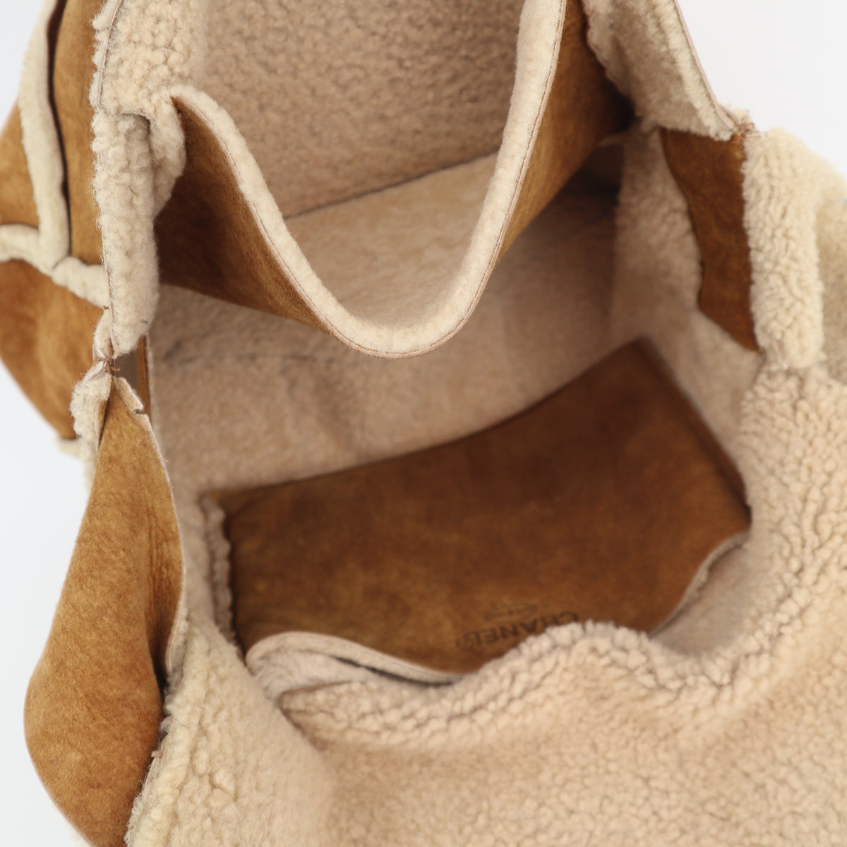 C2672 Chanel Shoulder Bag Suede & Shearling Vintage Shoulder Bag | Pre-Owned Very Good Suede, Shearling