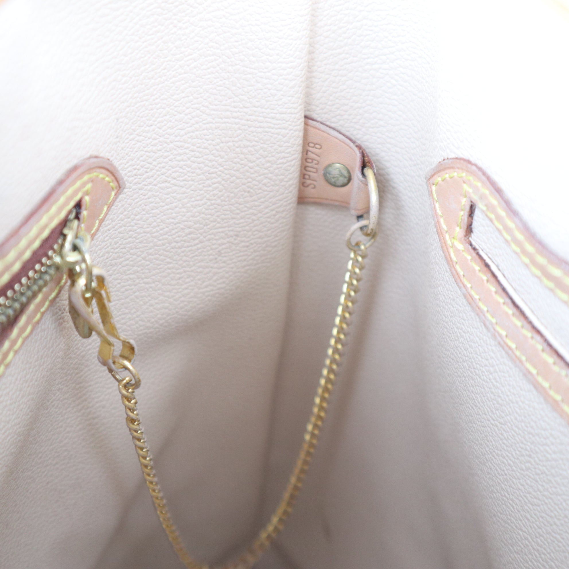 C1208R Louis Vuitton Monogram Canvas GM Bucket Bag -Pre Owned