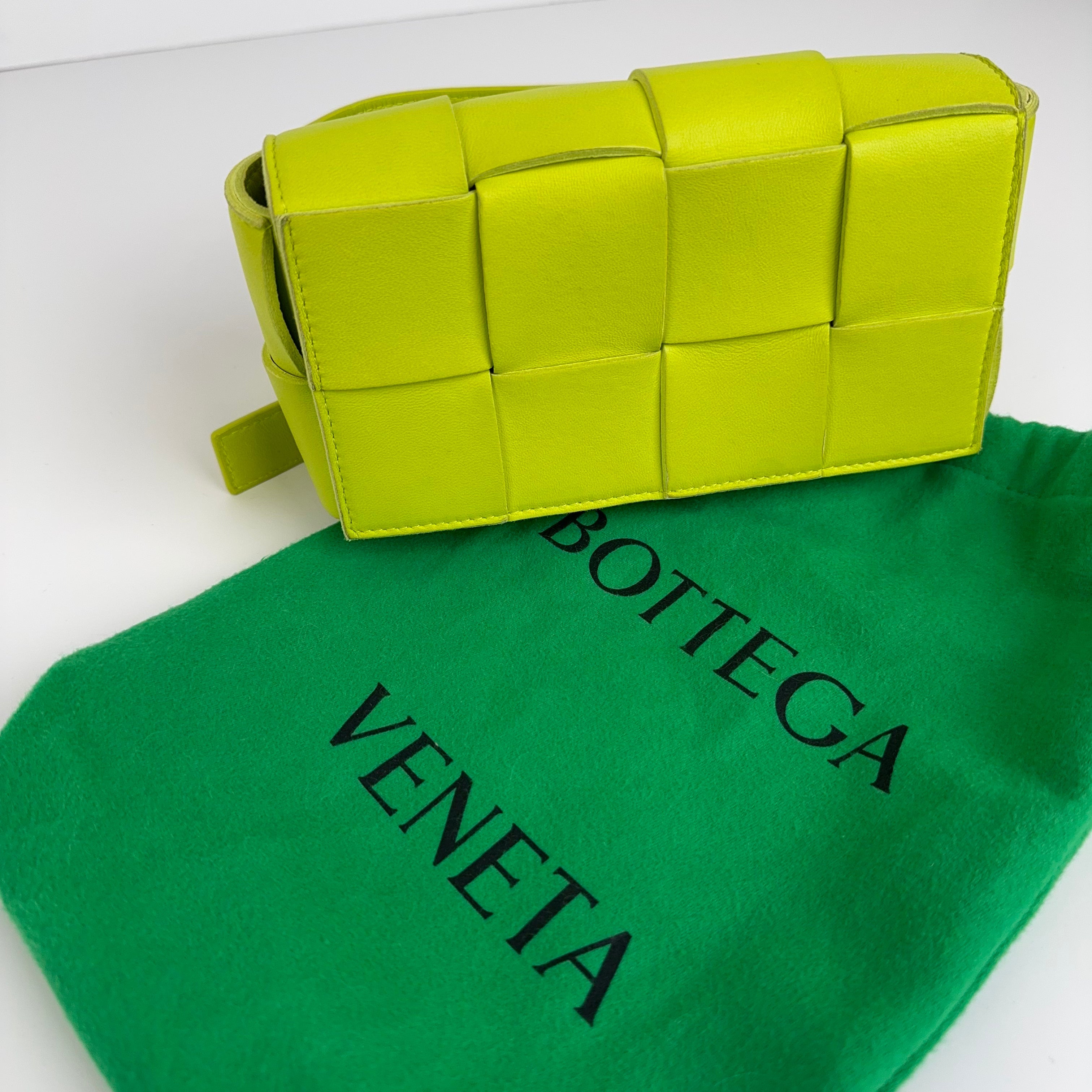 PRE OWNED - Bottega Veneta
Cassette Belt Bag Maxi Intrecciato Leather