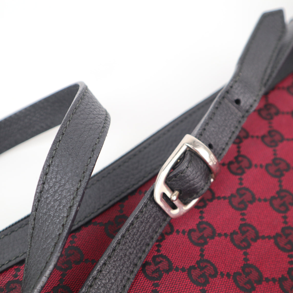 C2690 Gucci Crossbody Bag GG Canvas Crossbody Bag | Pre-Owned Excellent GG Canvas