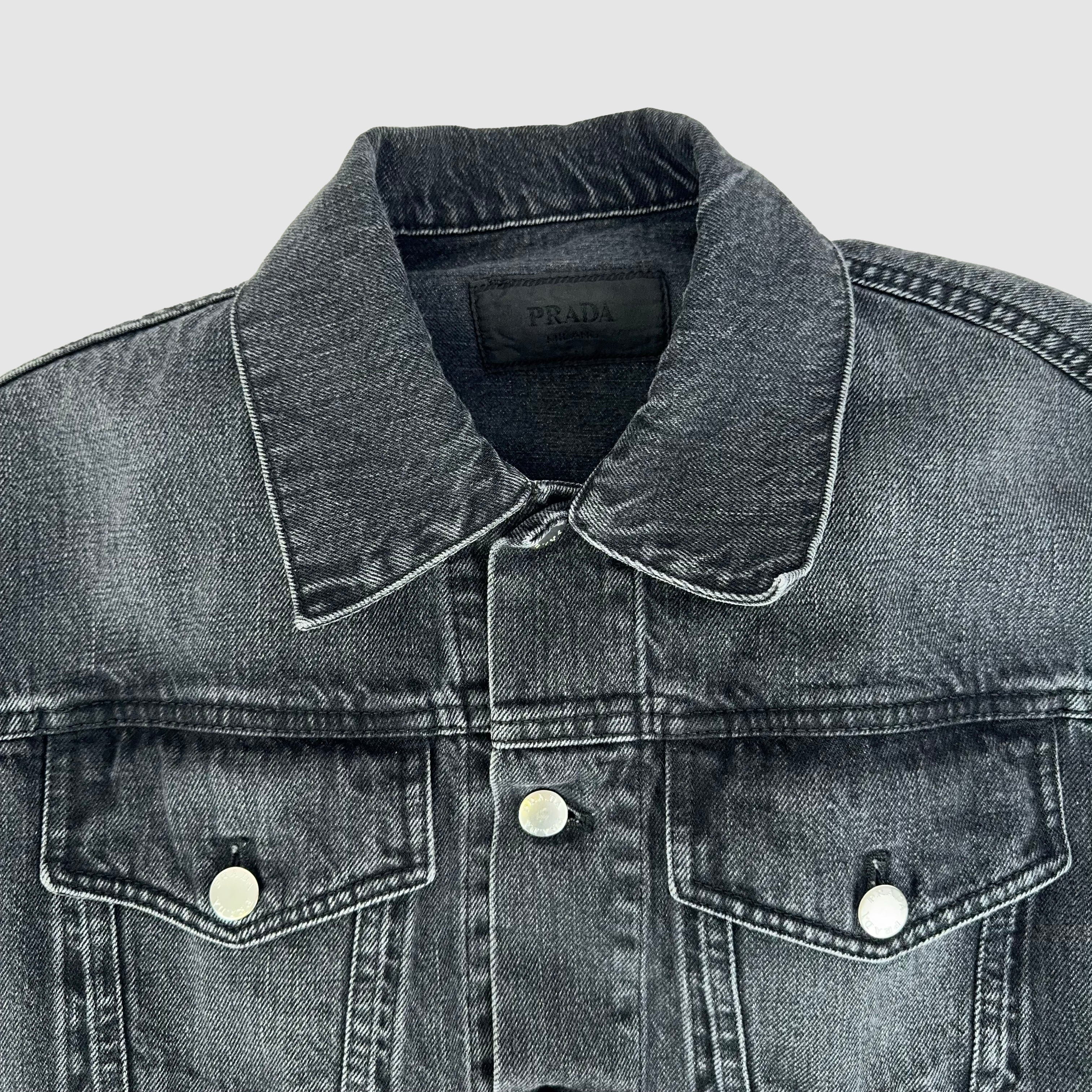PRE OWNED - PRADA
Logo-Plaque Denim Jacket
