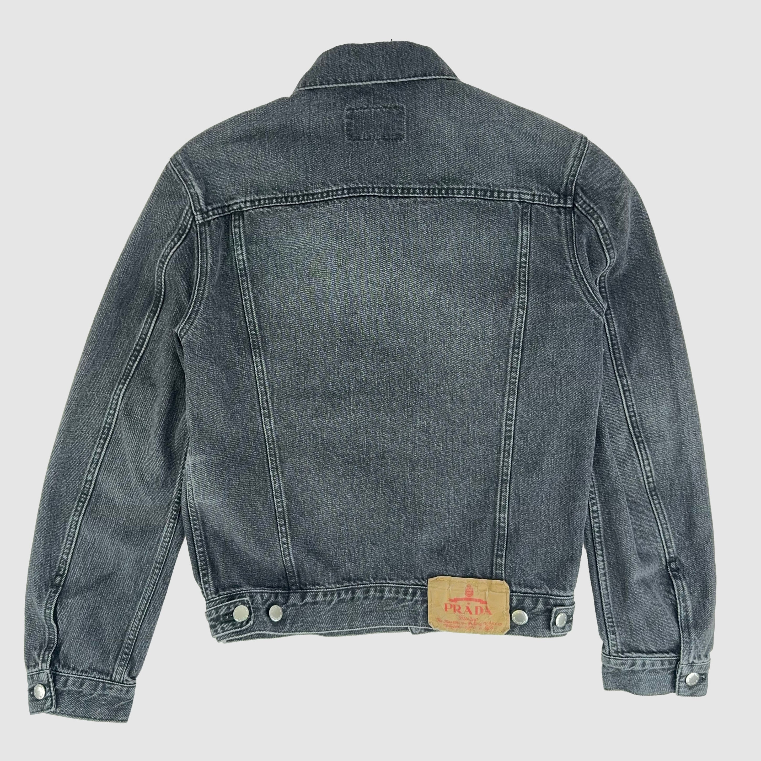PRE OWNED - PRADA
Logo-Plaque Denim Jacket