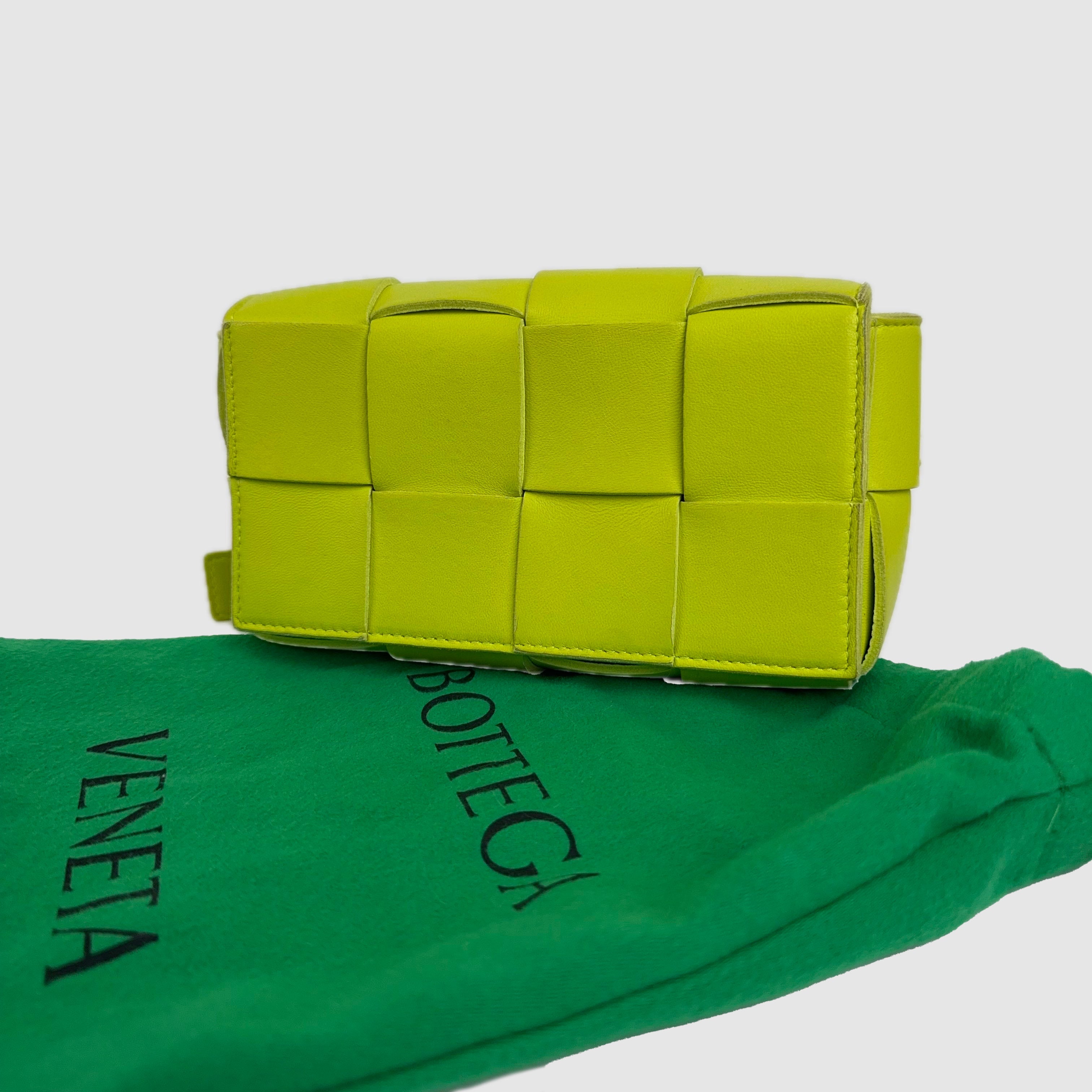 PRE OWNED - Bottega Veneta
Cassette Belt Bag Maxi Intrecciato Leather