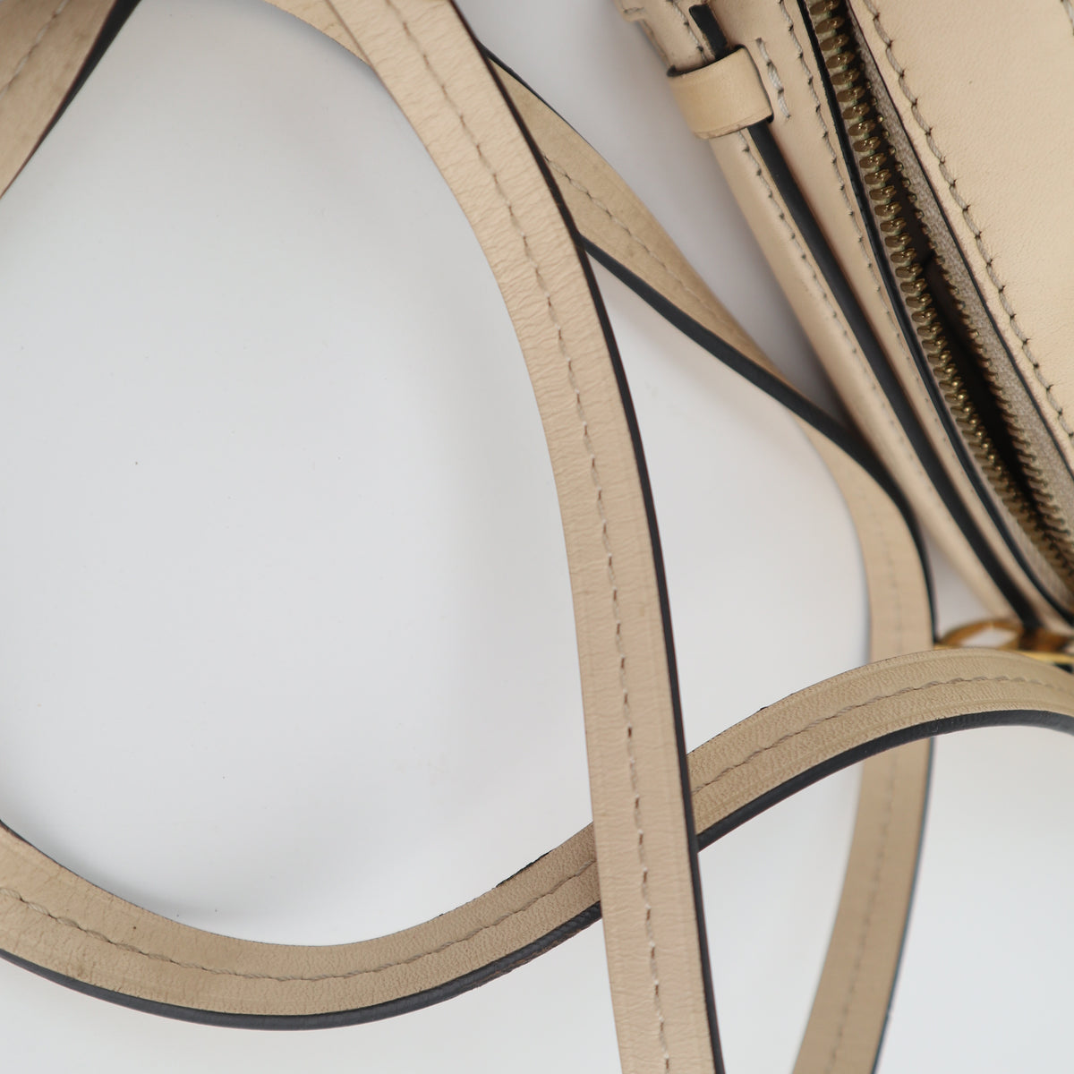 C2693 Louis Vuitton Crossbody Bag Saintonge Monogram and Leather Cream | Pre-Owned Very Good Cream Monogram Canvas, Leather
