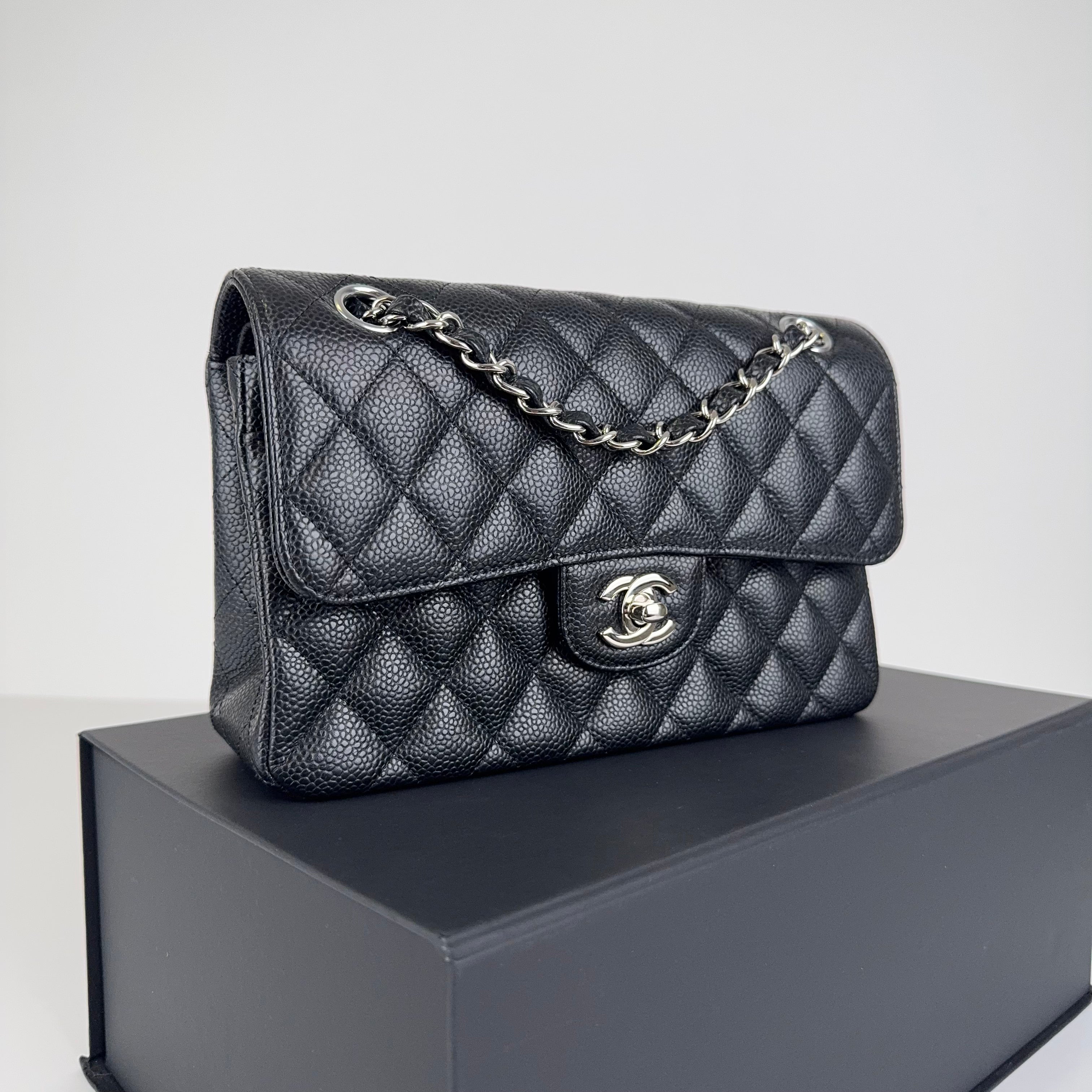PRE OWNED - Chanel Timeless leather crossbody bag