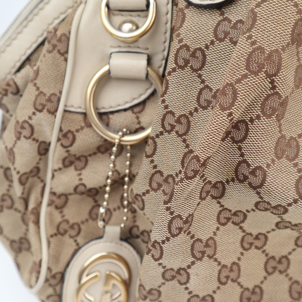 C2699 Gucci Shoulder Bag Beige/White GG Canvas Medium Sukey Bag | Pre-Owned Very Good White / Beige Canvas GG