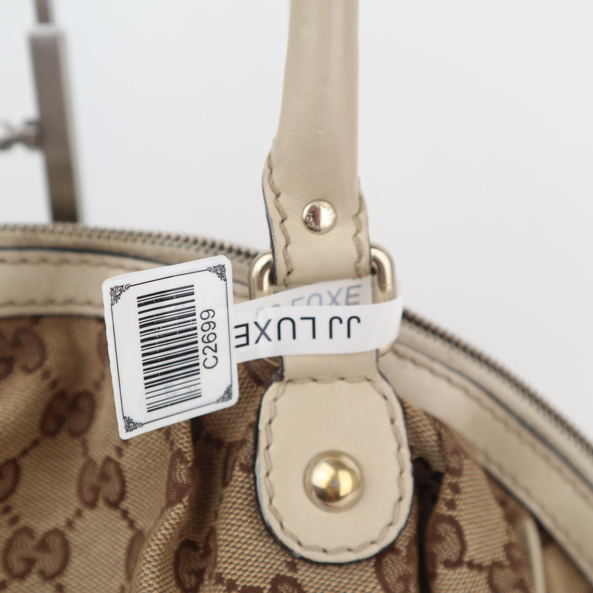 C2699 Gucci Shoulder Bag Beige/White GG Canvas Medium Sukey Bag | Pre-Owned Very Good White / Beige Canvas GG