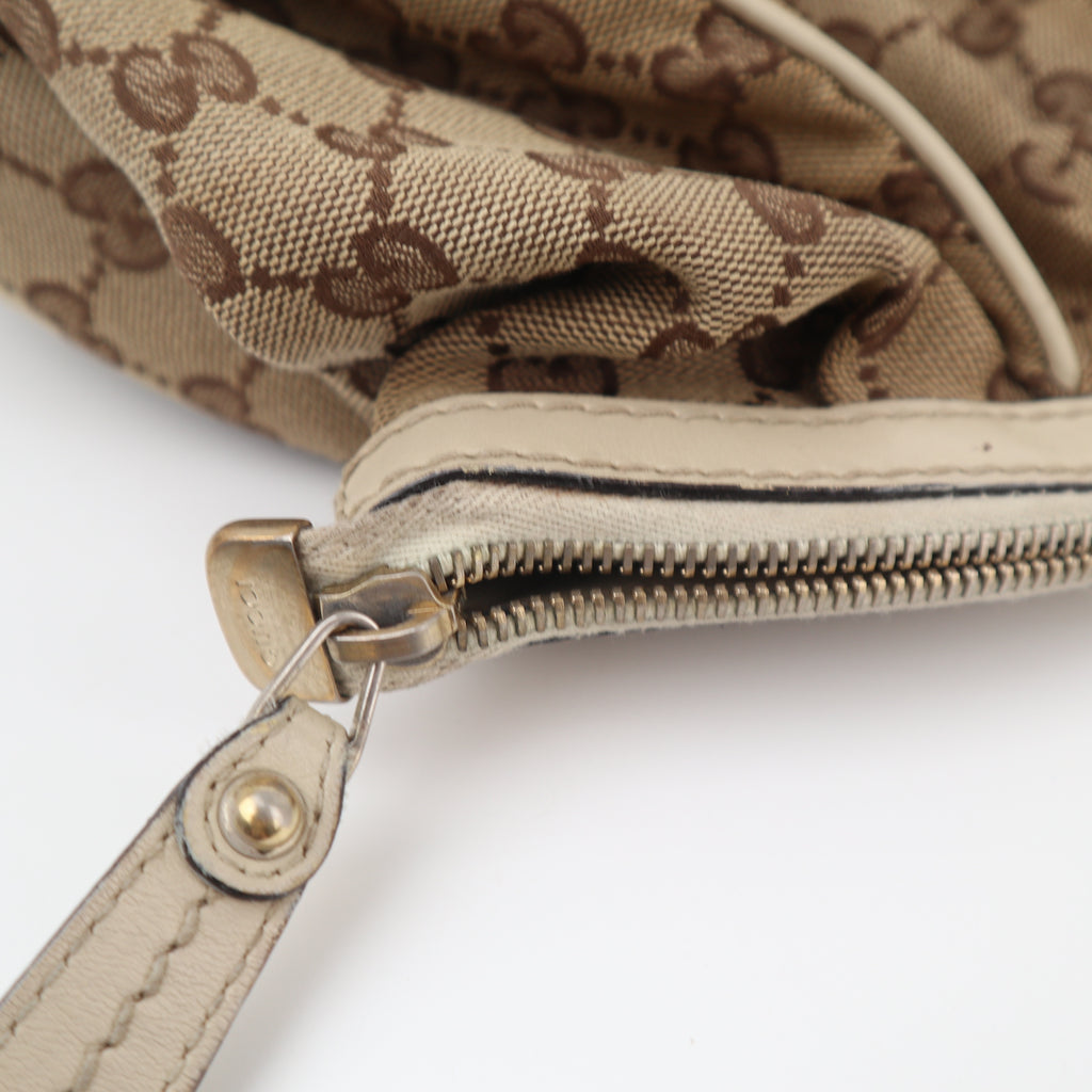 C2699 Gucci Shoulder Bag Beige/White GG Canvas Medium Sukey Bag | Pre-Owned Very Good White / Beige Canvas GG