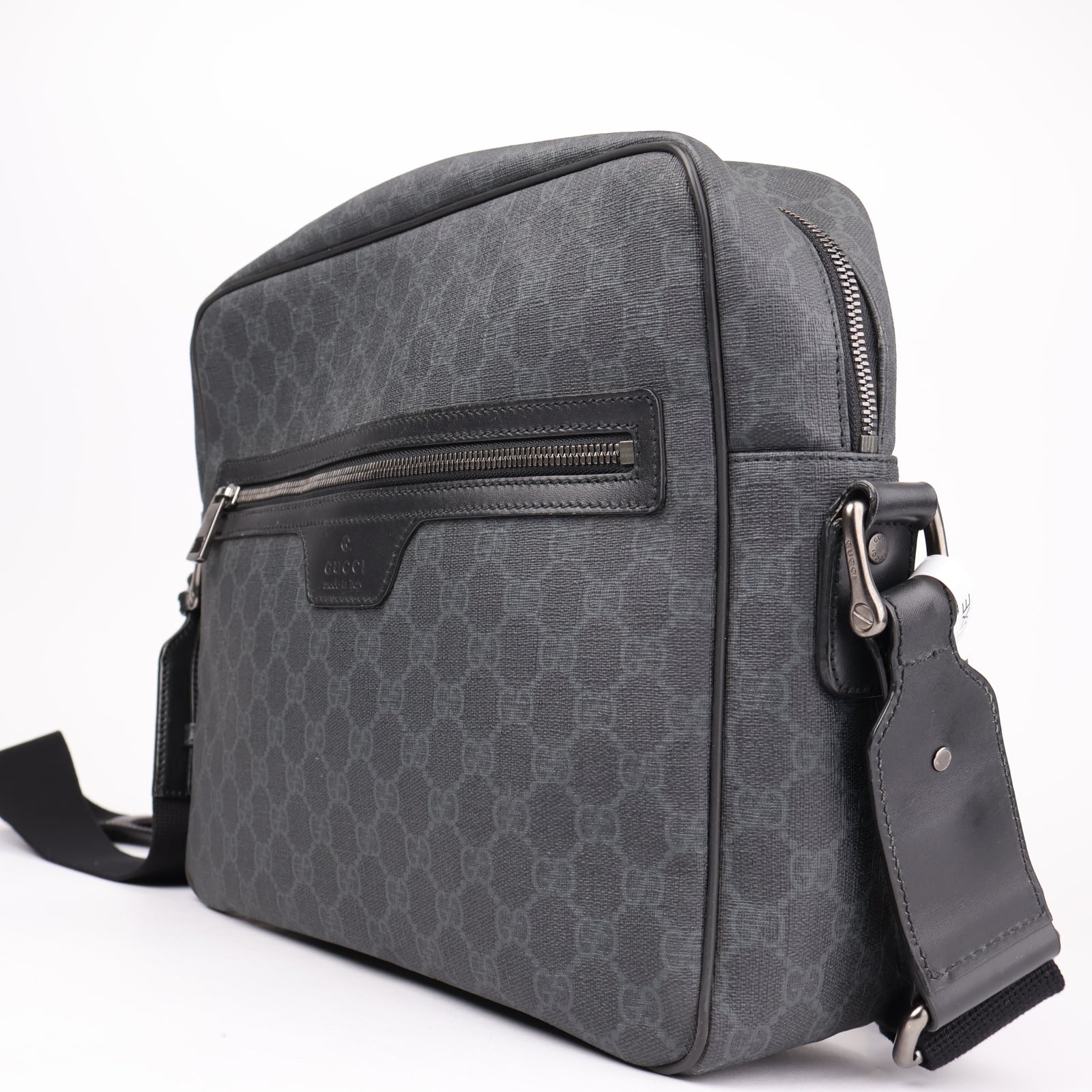 J1084 Gucci Black GG Supreme Coated Canvas Messenger Bag- Pre Owned
