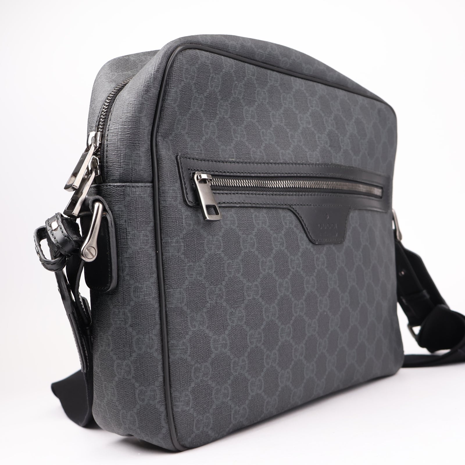 J1084 Gucci Black GG Supreme Coated Canvas Messenger Bag- Pre Owned