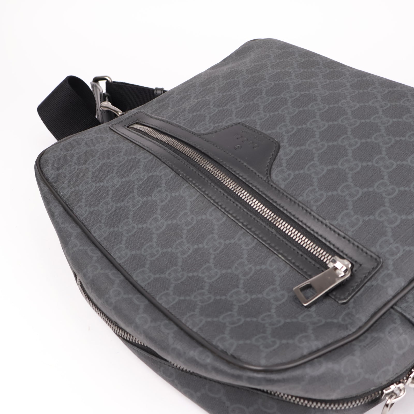 J1084 Gucci Black GG Supreme Coated Canvas Messenger Bag- Pre Owned