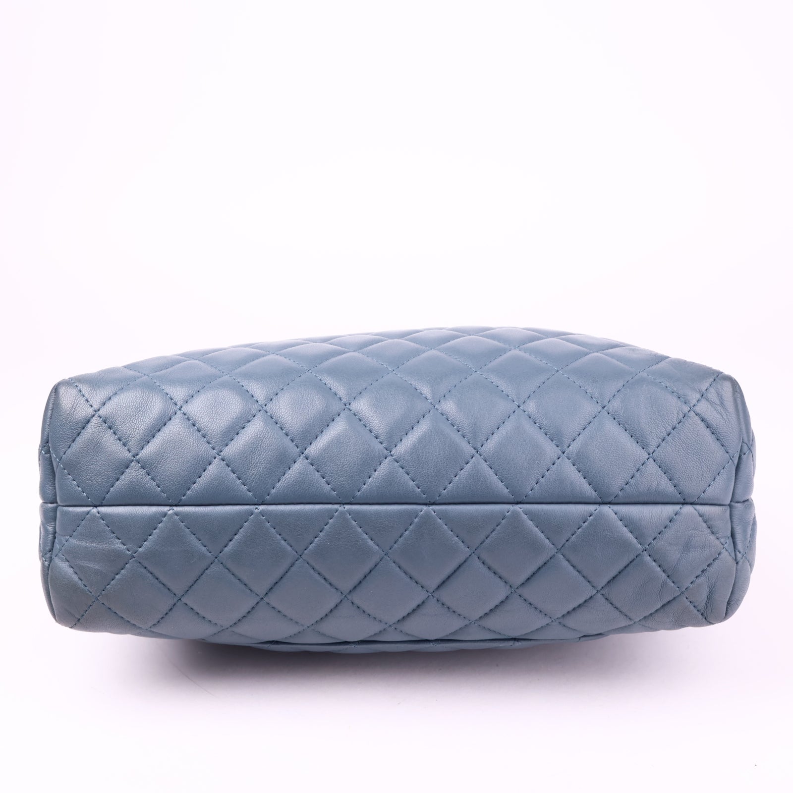 J1013 Chanel Quilted Hobo Handbag Teal Lambskin- Pre Owned