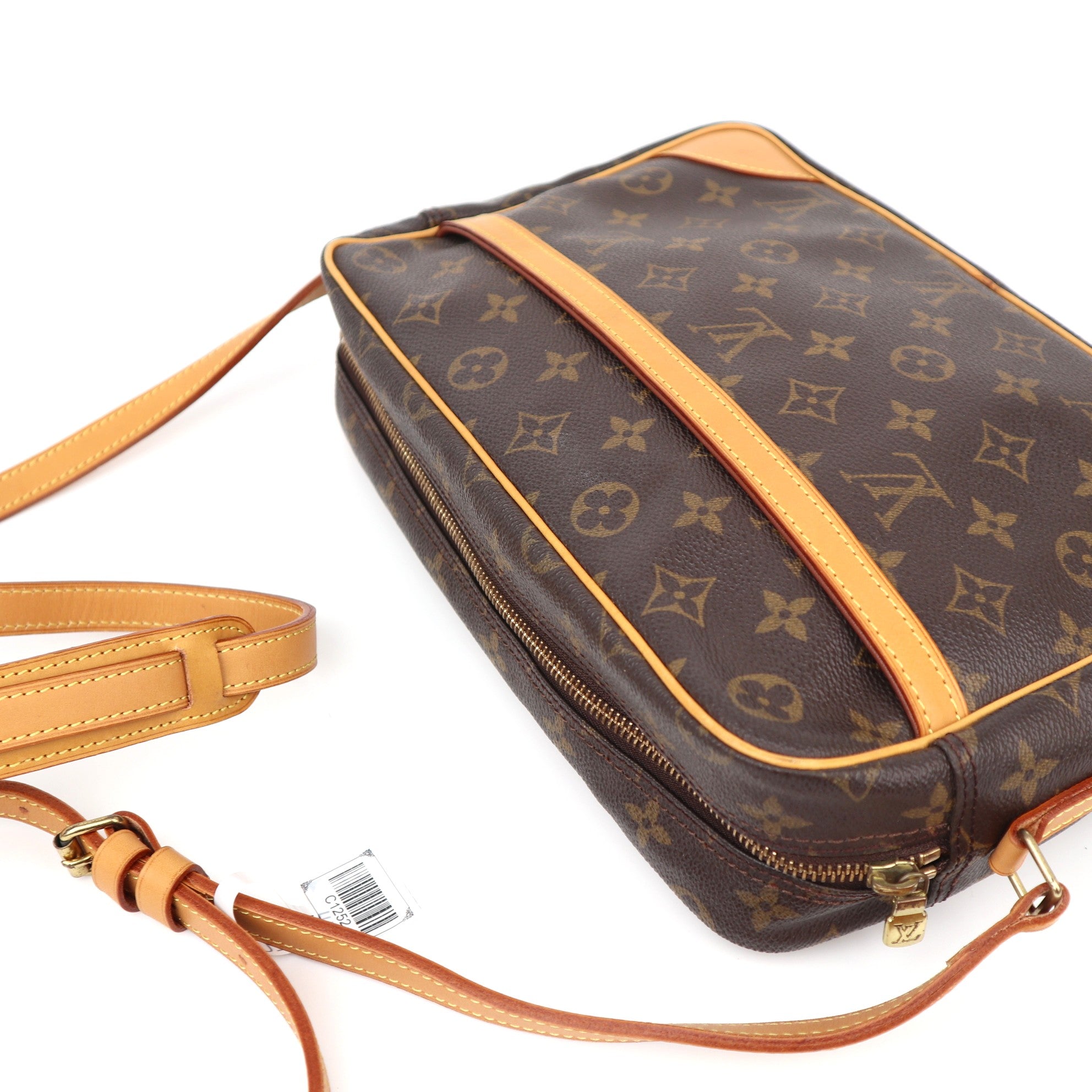 C1252R Louis Vuitton Trocadero 30 Cross Body Bag -Pre Owned