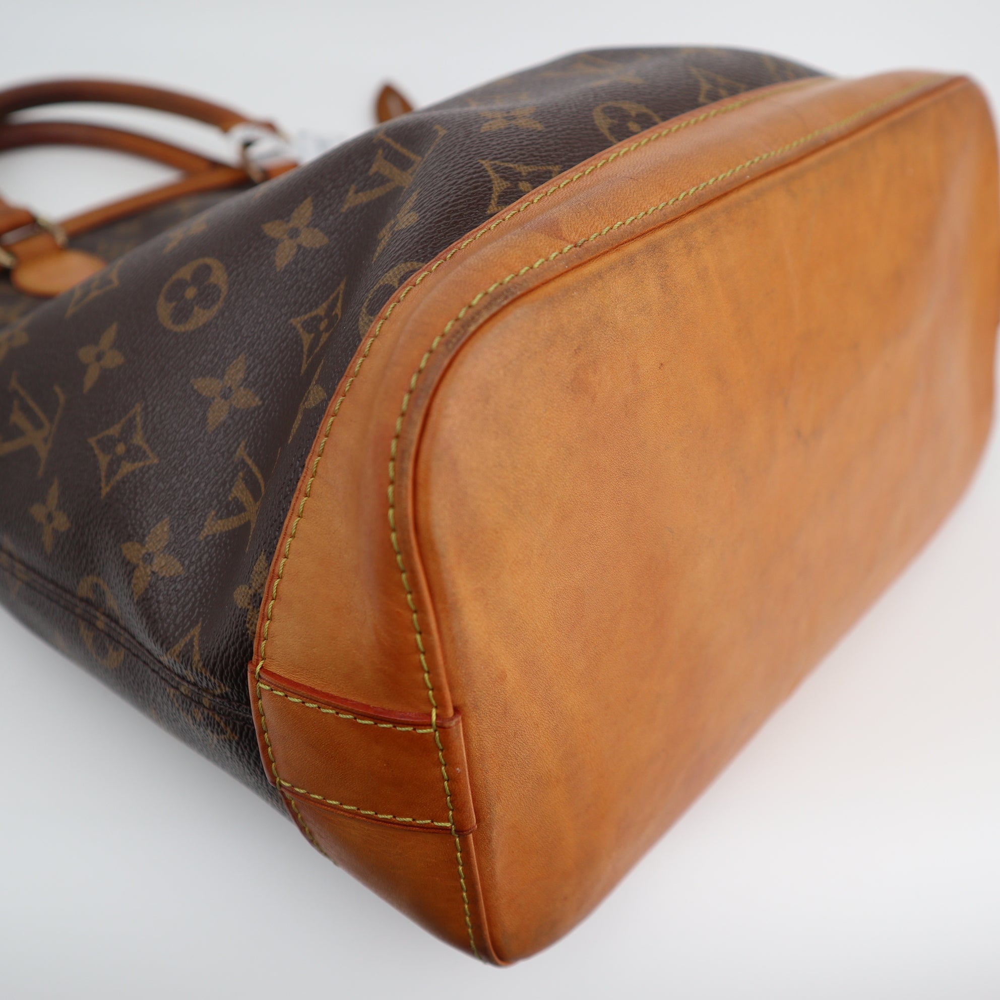 Louis Vuitton Monogram Canvas Lockit Vertical Shoulder Bag C1813 | Pre-Owned Very Good Brown Monogram Canvas