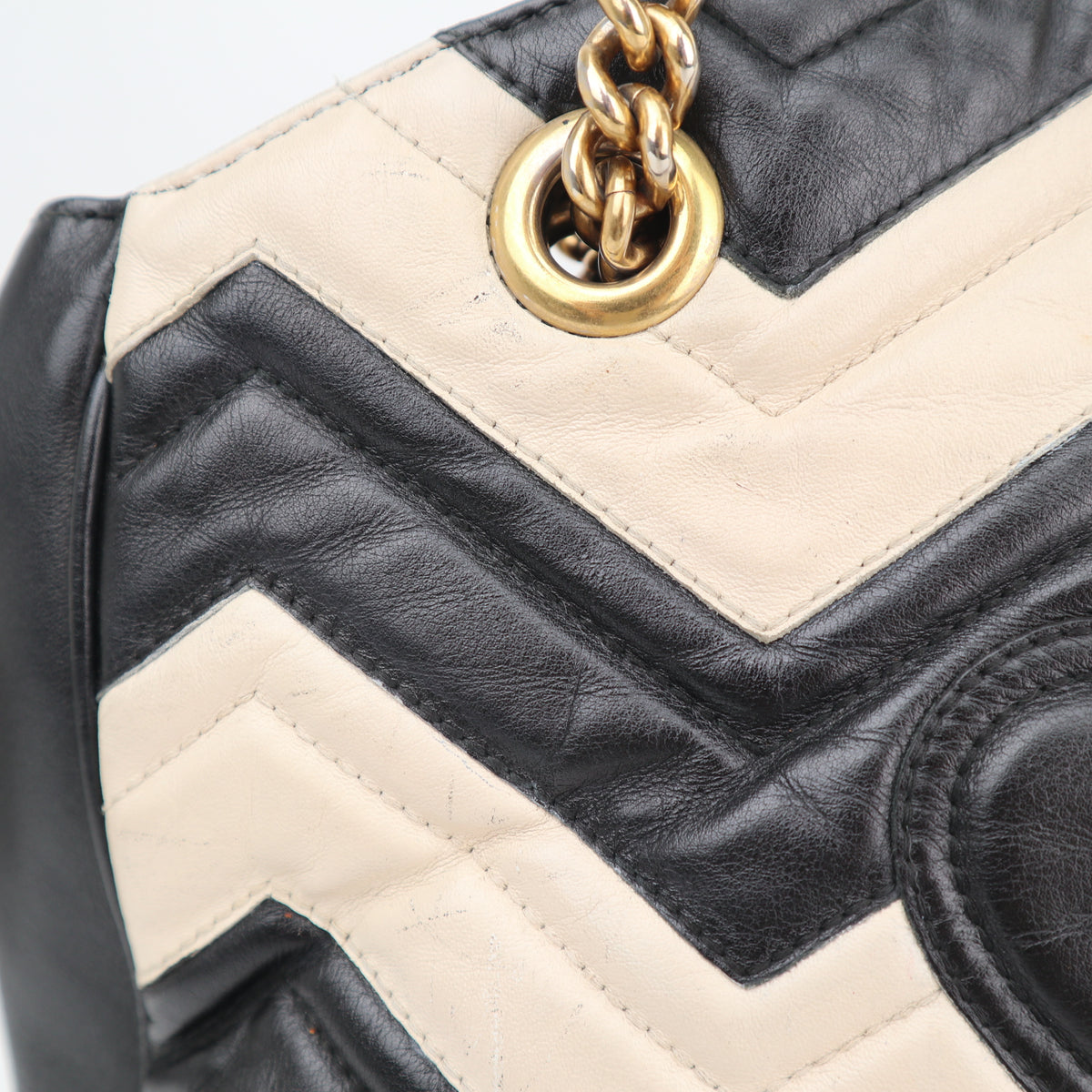 C2768 Gucci Tote Bag GG Marmont Wavy Chevron Stripe Tote Bag | Pre-Owned Very Good GG Logo, Chevron Canvas