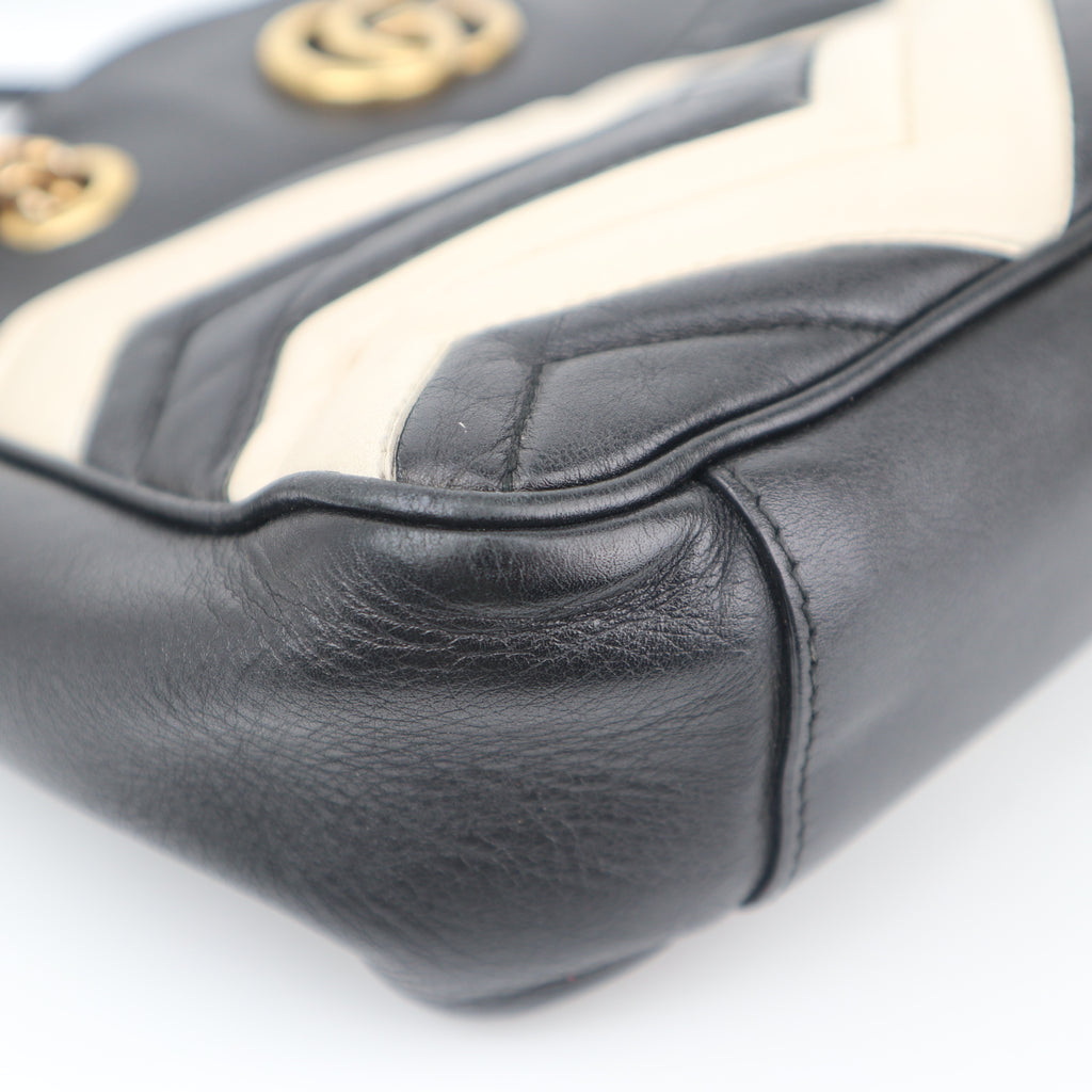 C2768 Gucci Tote Bag GG Marmont Wavy Chevron Stripe Tote Bag | Pre-Owned Very Good GG Logo, Chevron Canvas