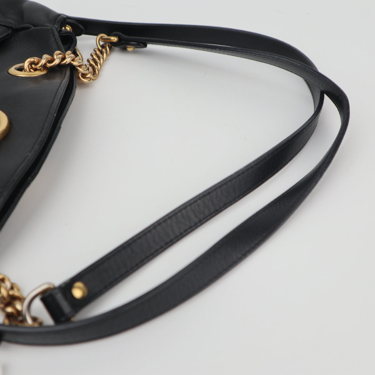 C2768 Gucci Tote Bag GG Marmont Wavy Chevron Stripe Tote Bag | Pre-Owned Very Good GG Logo, Chevron Canvas