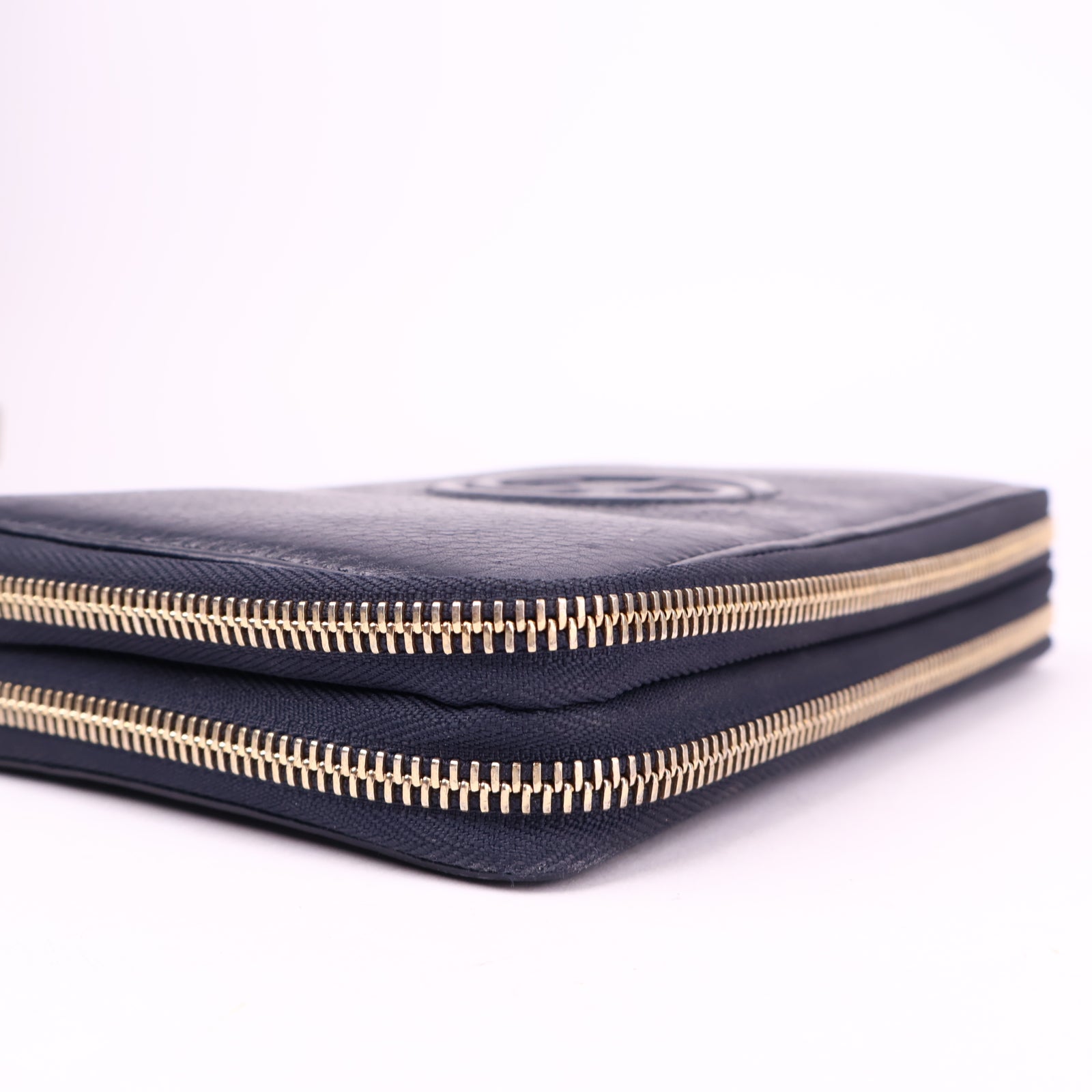 J1050 Gucci Black Pebbled Leather Soho Travel Document Case- Pre Owned