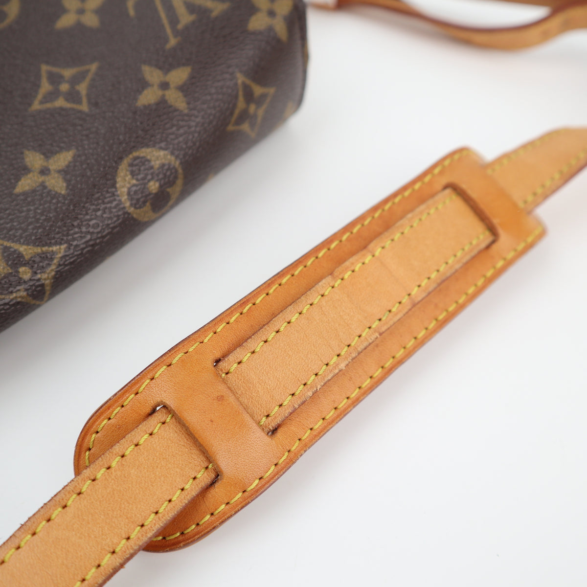 C2779 Louis Vuitton Crossbody Bag Monogram Saint Cloud GM | Pre-Owned Very Good Brown Monogram Canvas