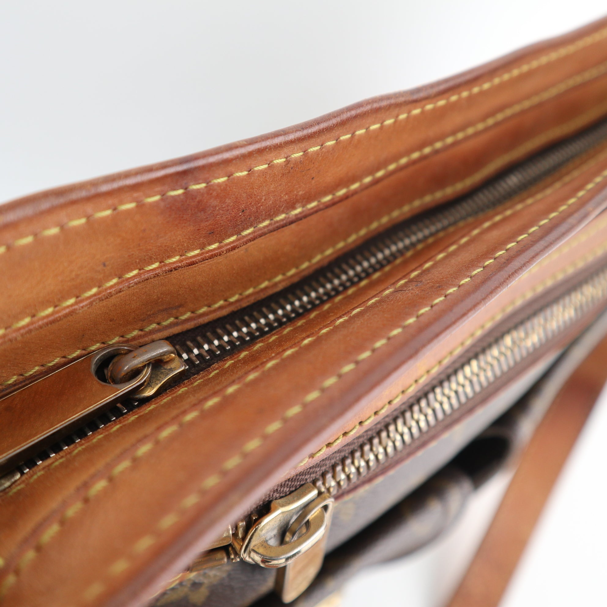 Louis Vuitton Monogram Canvas Hudson GM Shoulder Bag C1845 | Pre-Owned Very Good Brown Monogram Canvas