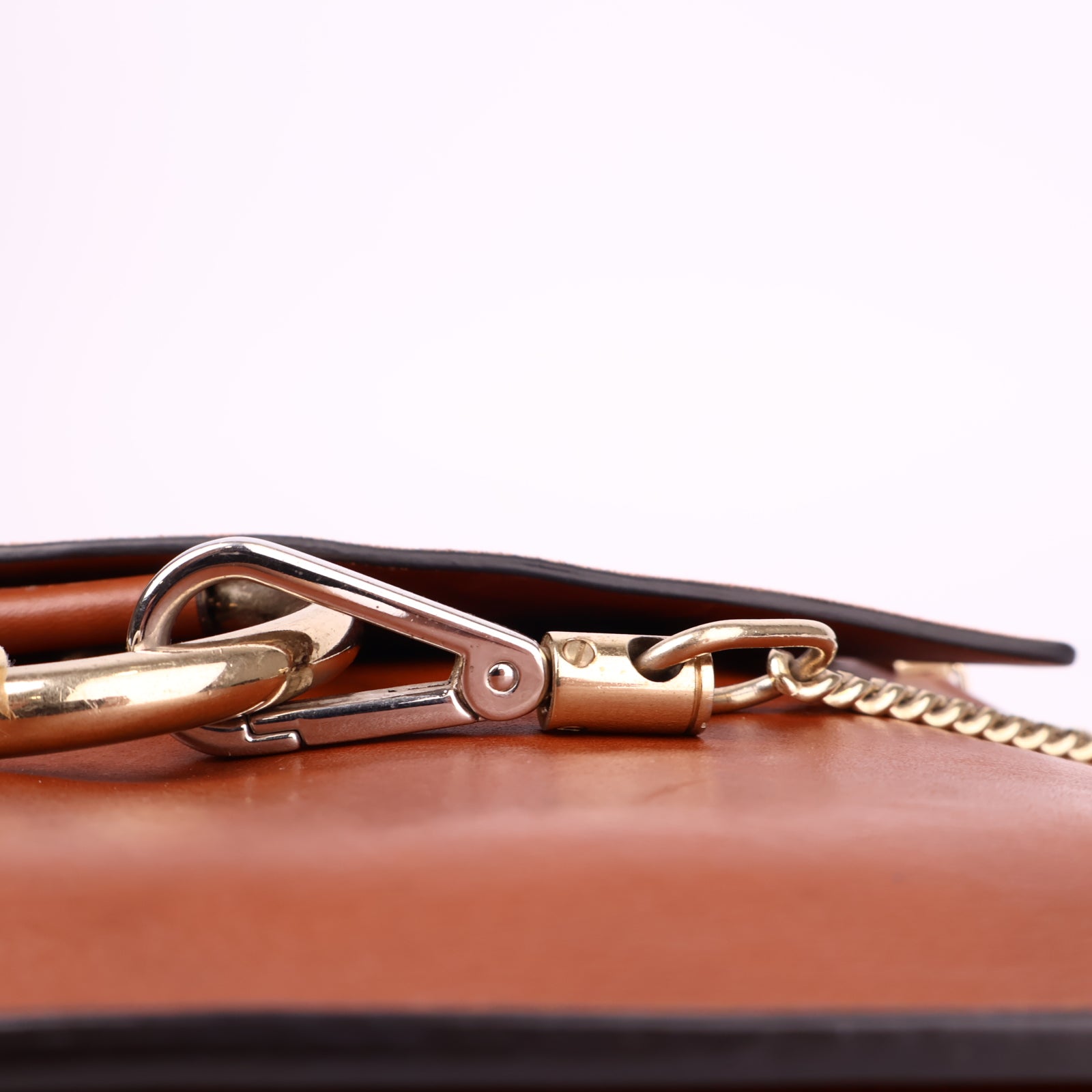 J3557 Chloé Faye Leather Medium Shoulder Bag- Pre Owned