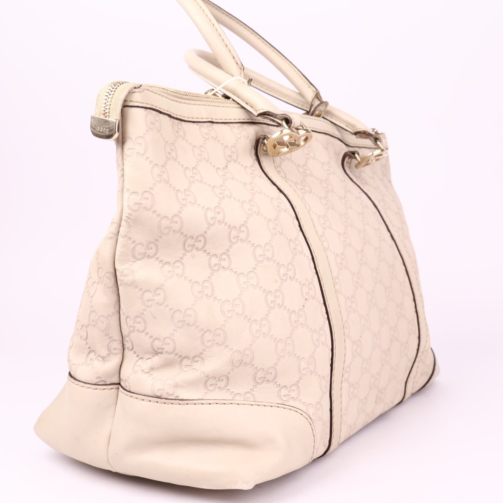 J3555 Gucci White GG Embossed Leather Lovely Heart- Pre Owned