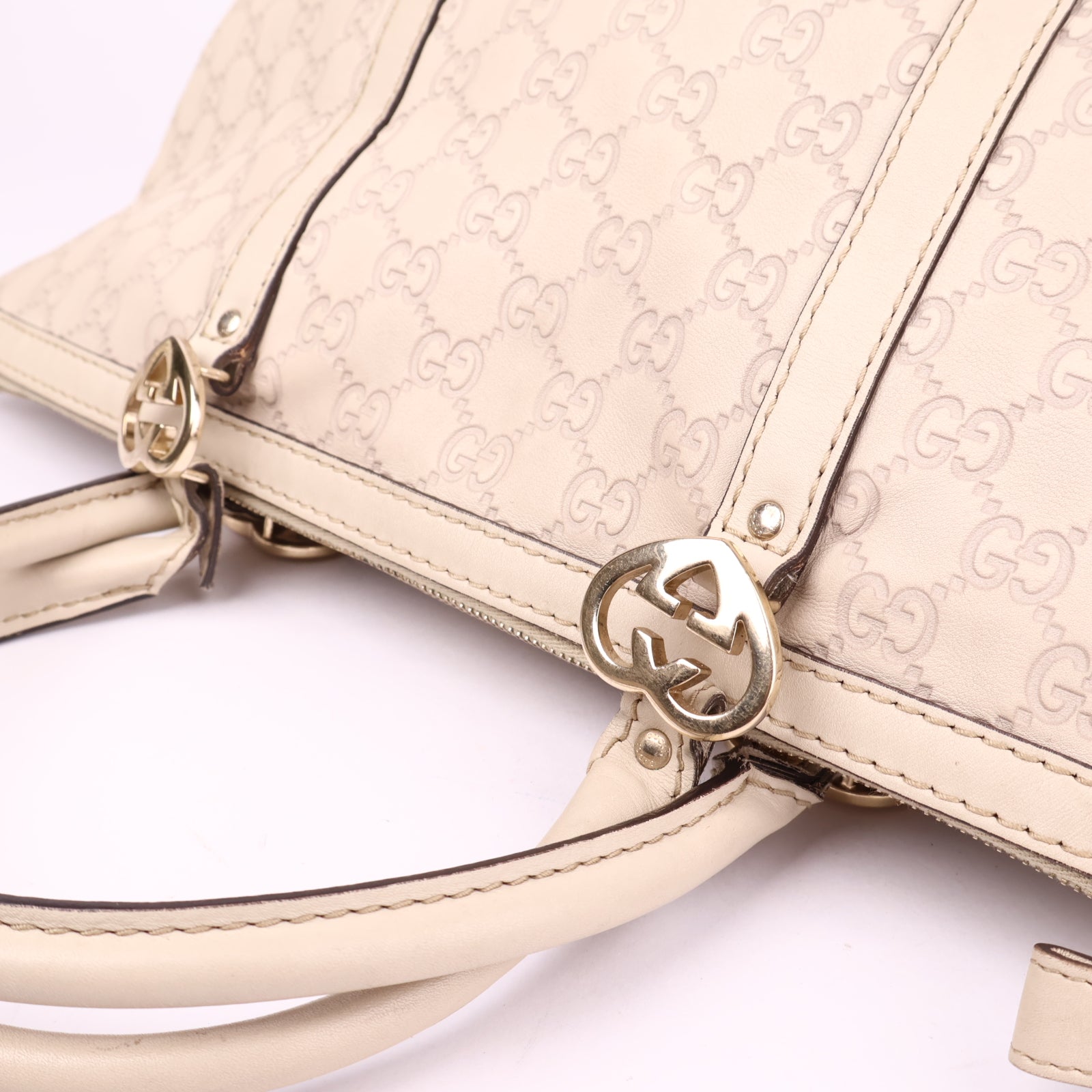 J3555 Gucci White GG Embossed Leather Lovely Heart- Pre Owned