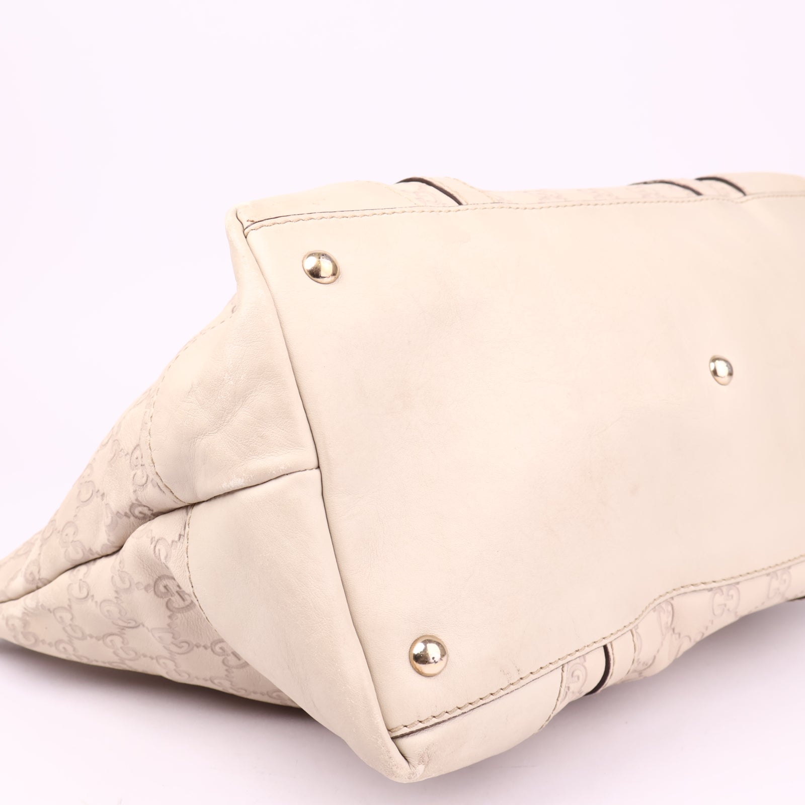 J3555 Gucci White GG Embossed Leather Lovely Heart- Pre Owned