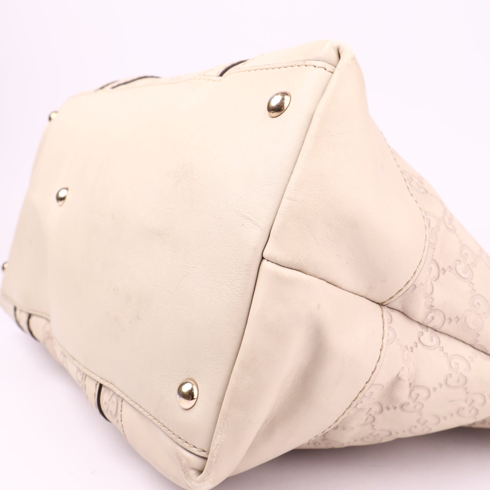 J3555 Gucci White GG Embossed Leather Lovely Heart- Pre Owned