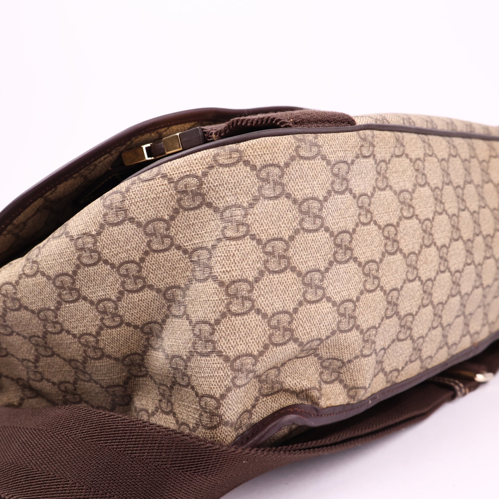 J3545 Gucci Messenger Monogram GG Supreme Beige- Pre Owned