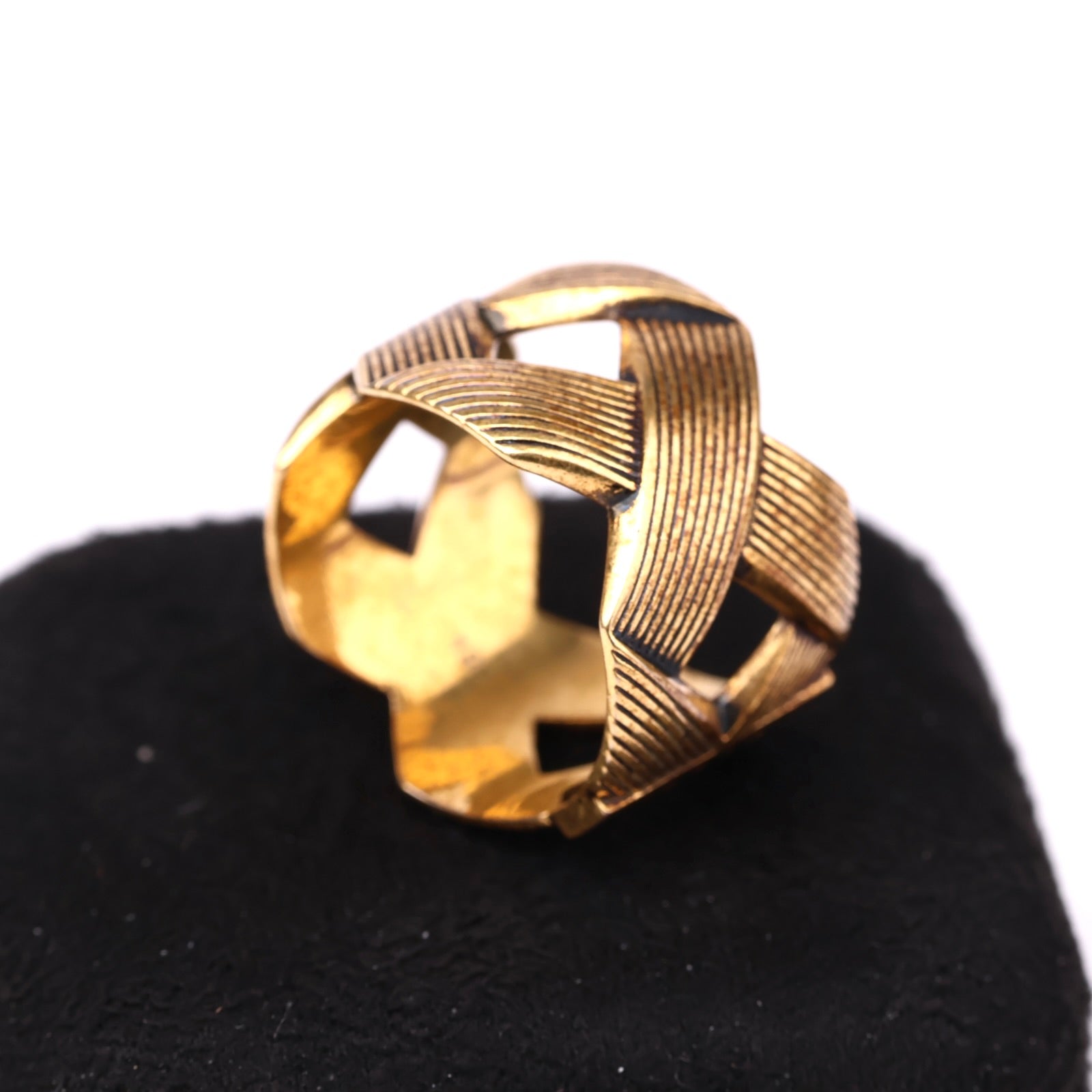 J3553 Gucci Gold-Tone GG Logo Wide Band Ring Size 19- Pre Owned